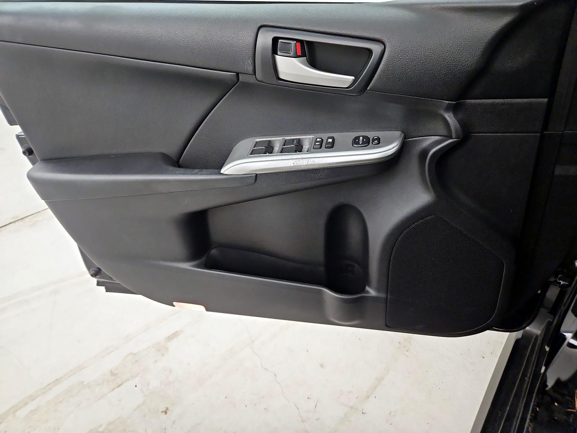 Thumbnail: 2014 Toyota Camry - 12