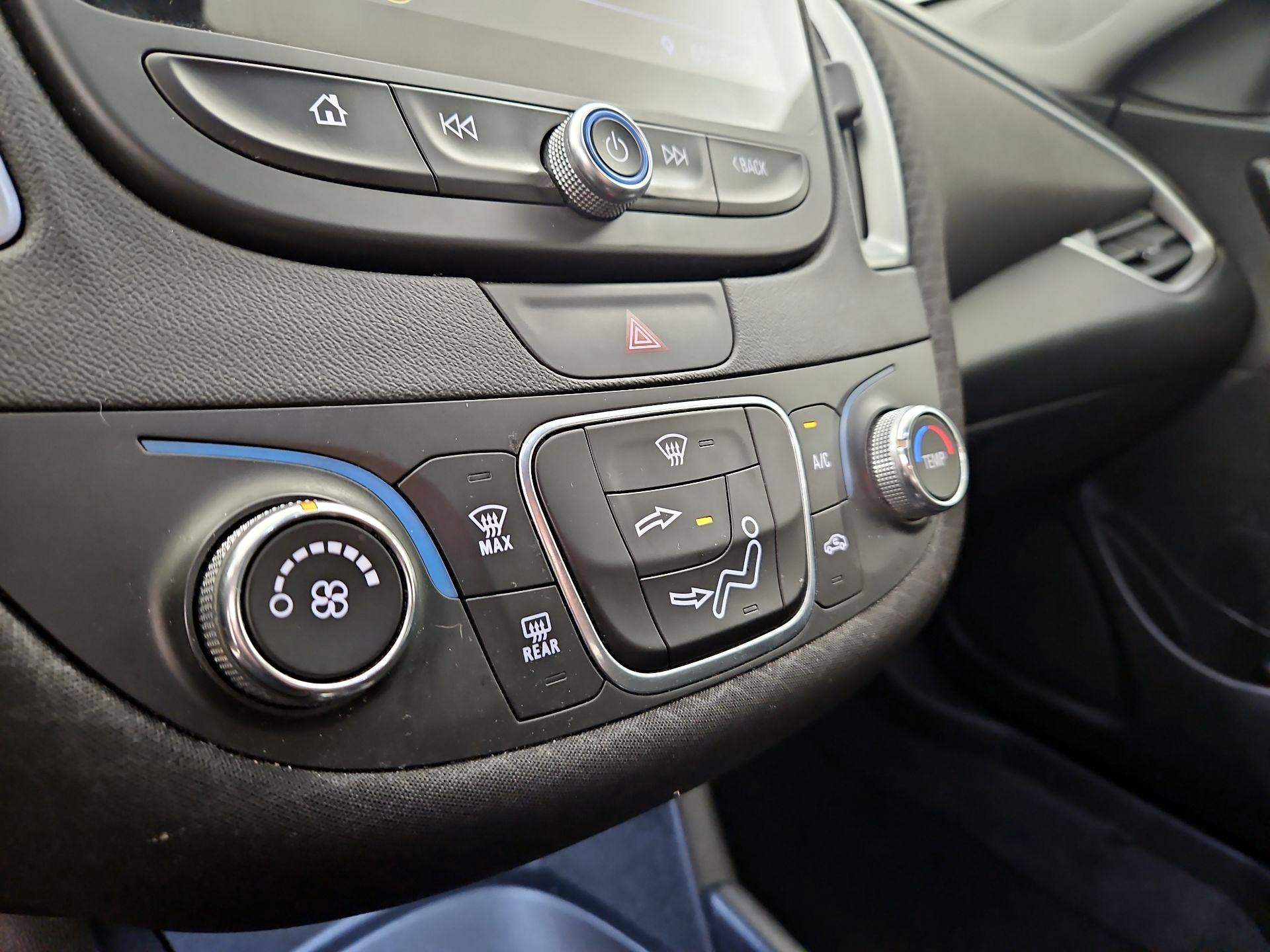 Thumbnail: 2019 Chevrolet Malibu - 16