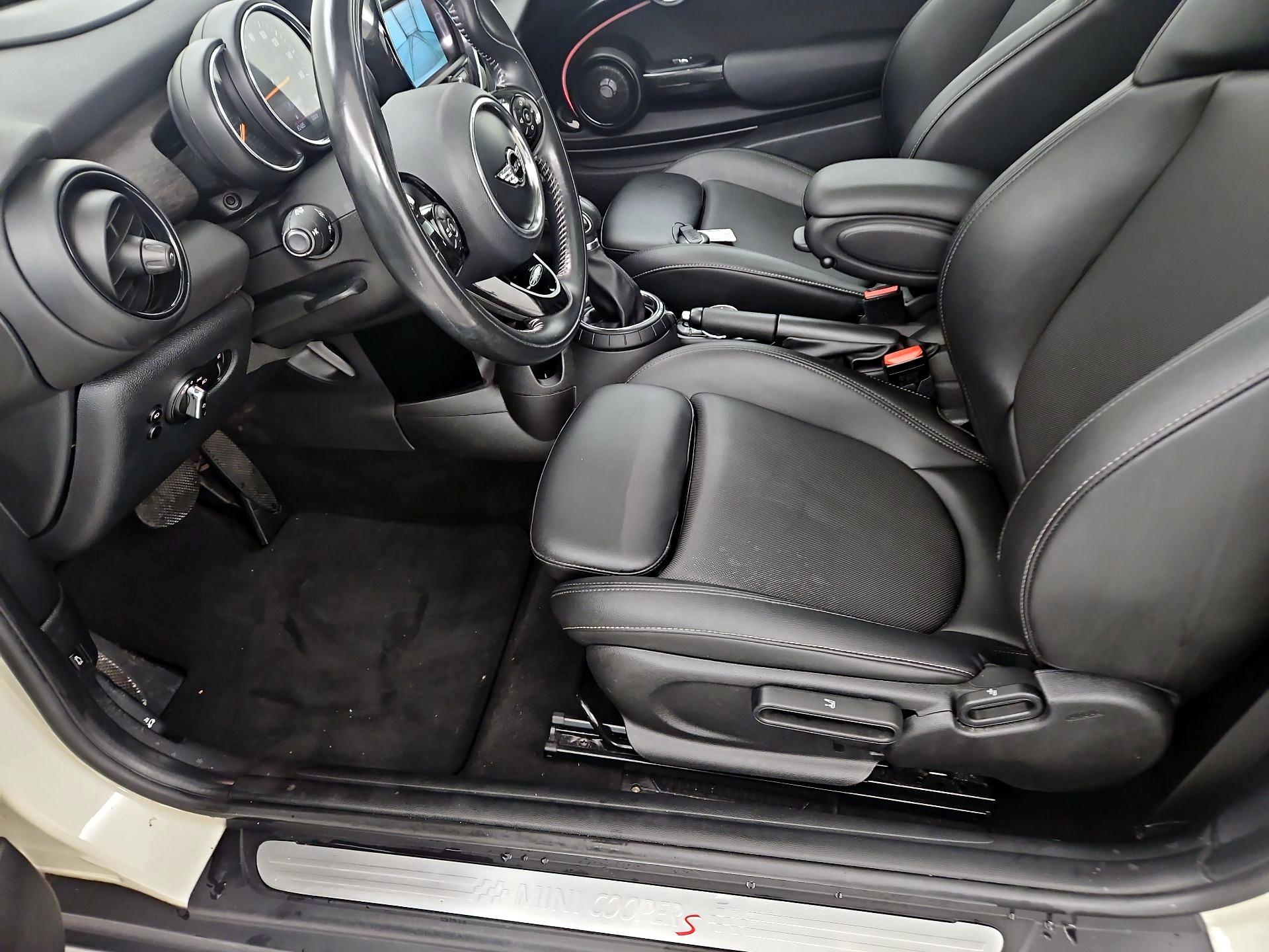 Thumbnail: 2016 MINI Cooper Hardtop - 11