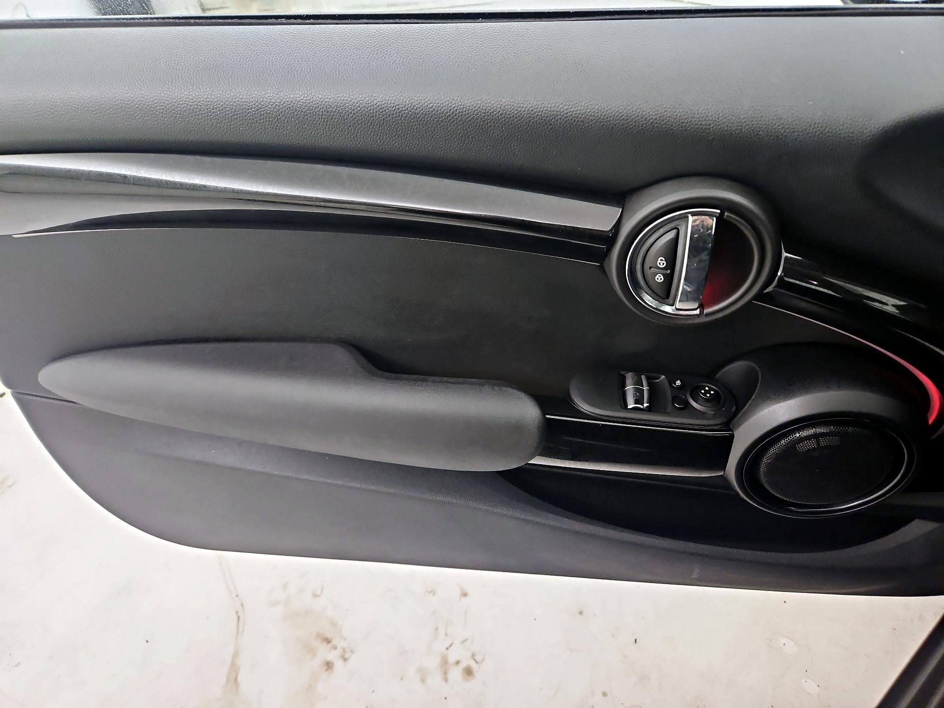 Thumbnail: 2016 MINI Cooper Hardtop - 12