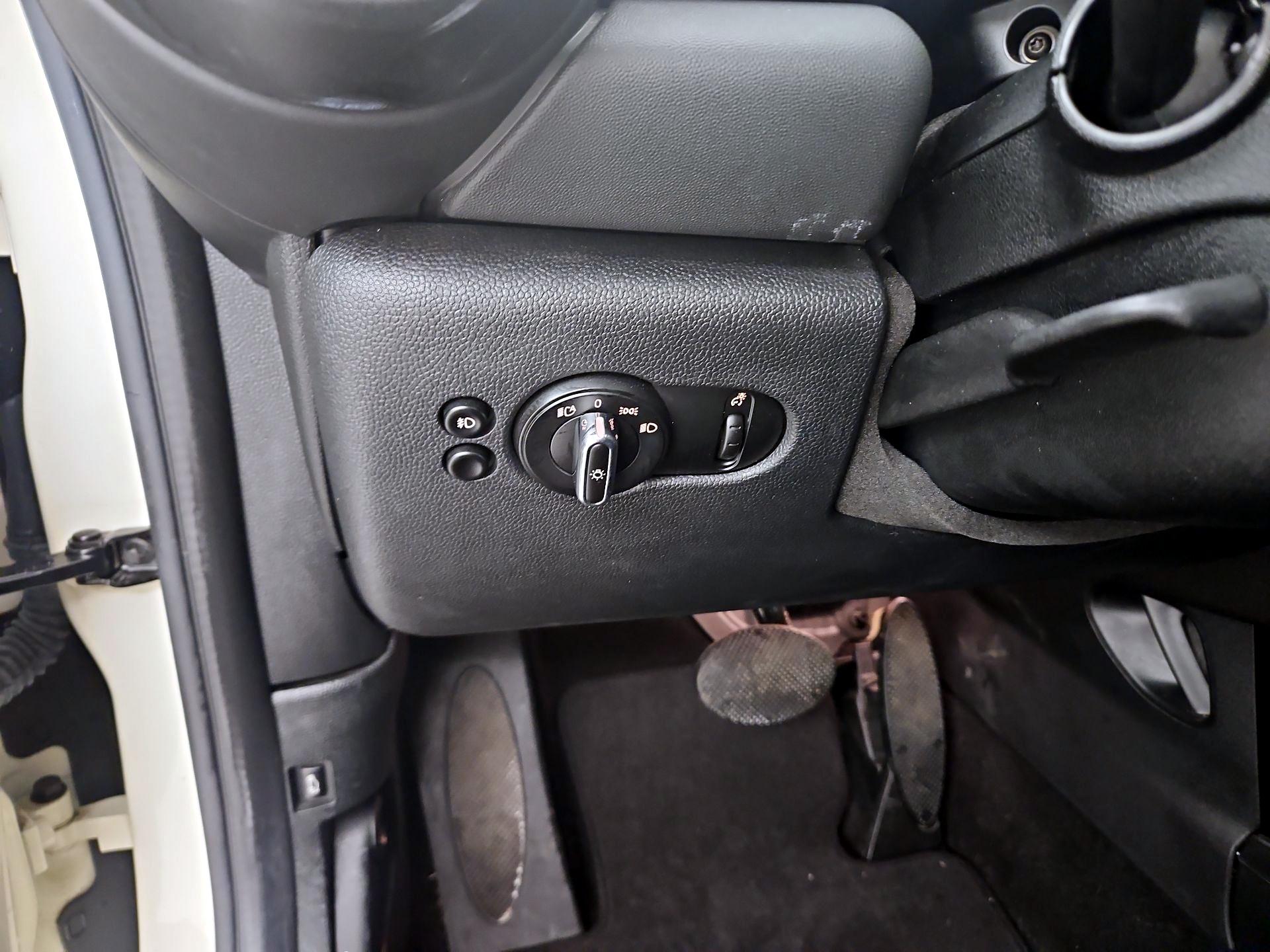 Thumbnail: 2016 MINI Cooper Hardtop - 13