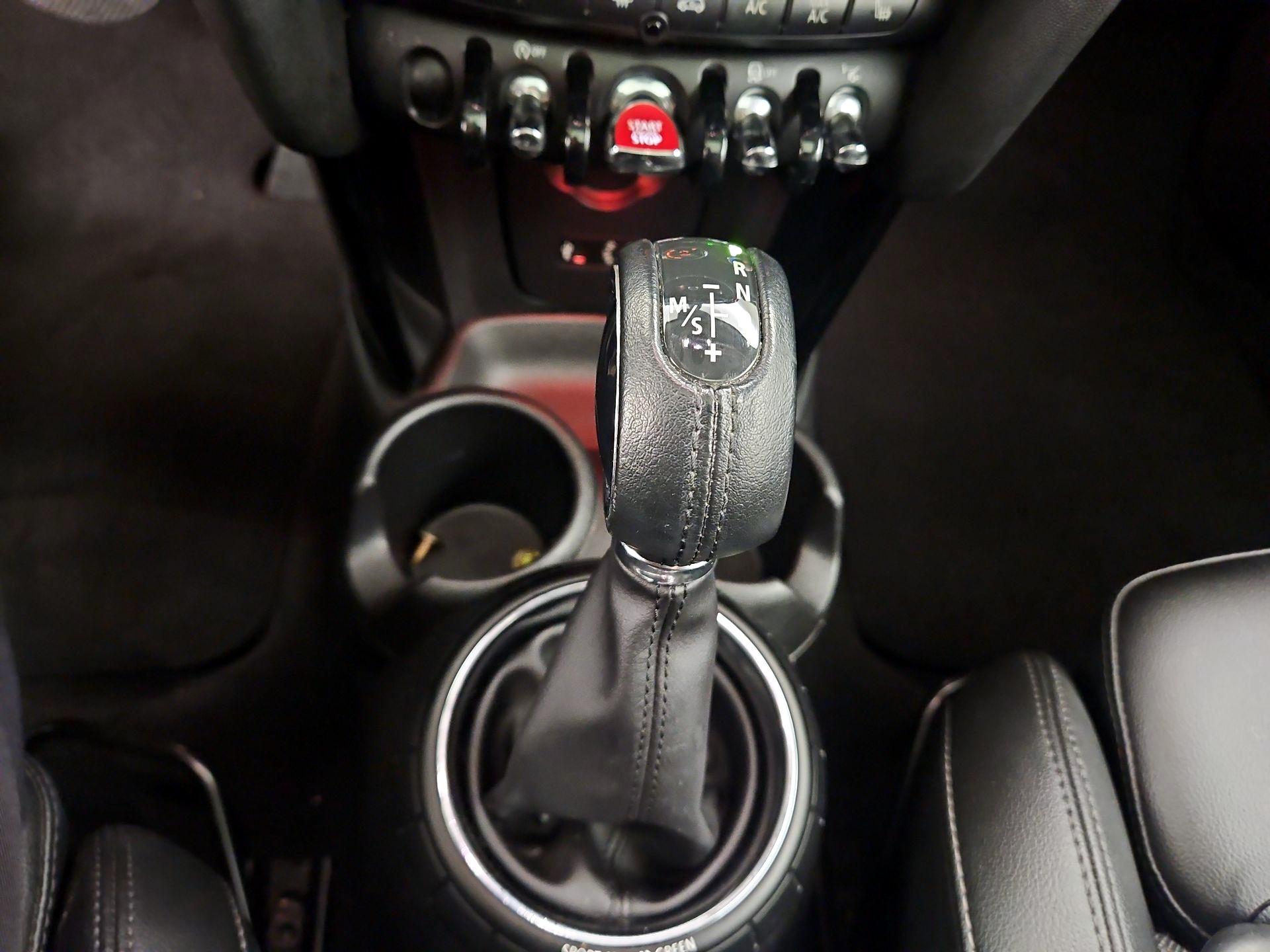 Thumbnail: 2016 MINI Cooper Hardtop - 17