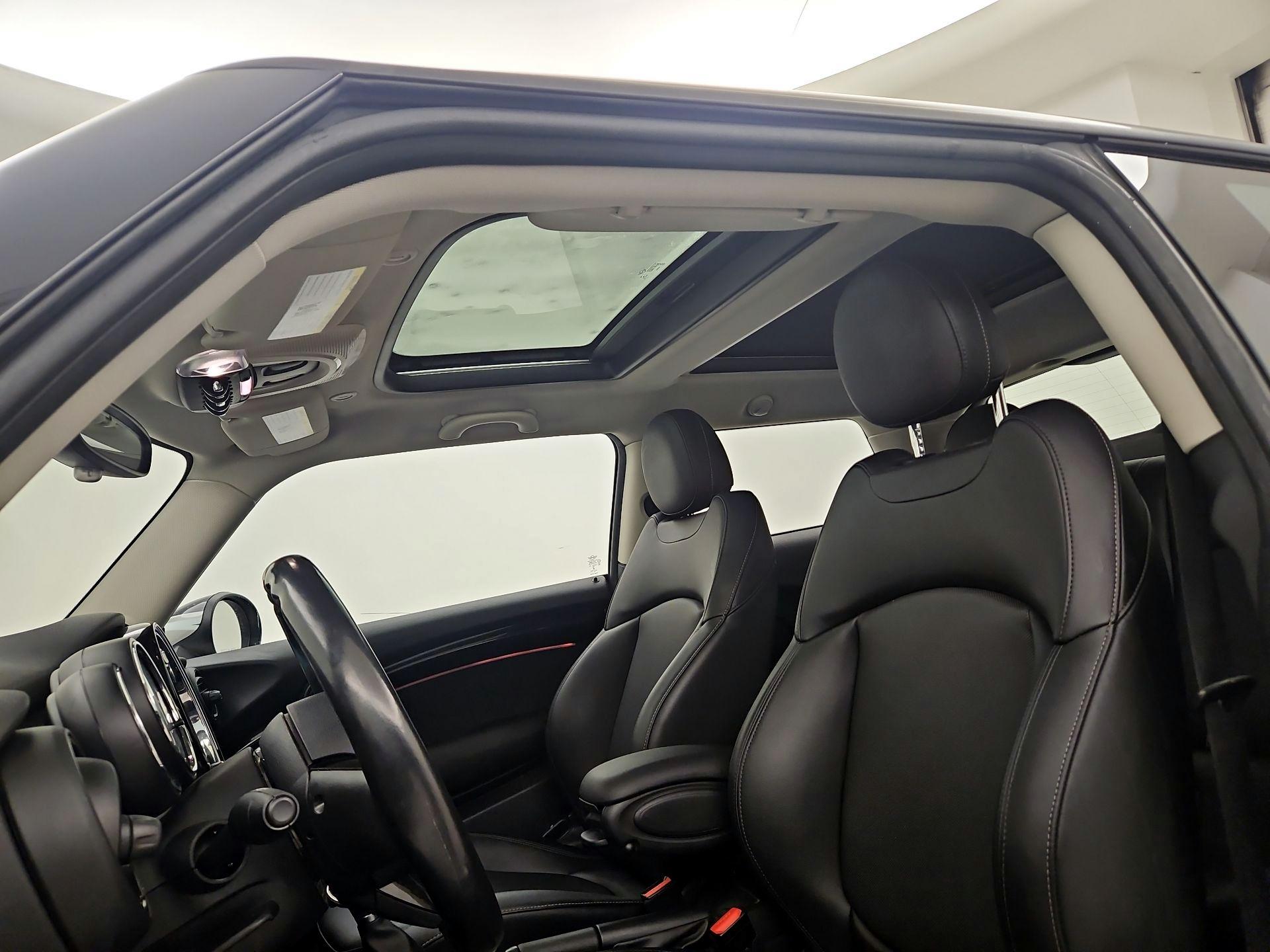 Thumbnail: 2016 MINI Cooper Hardtop - 19