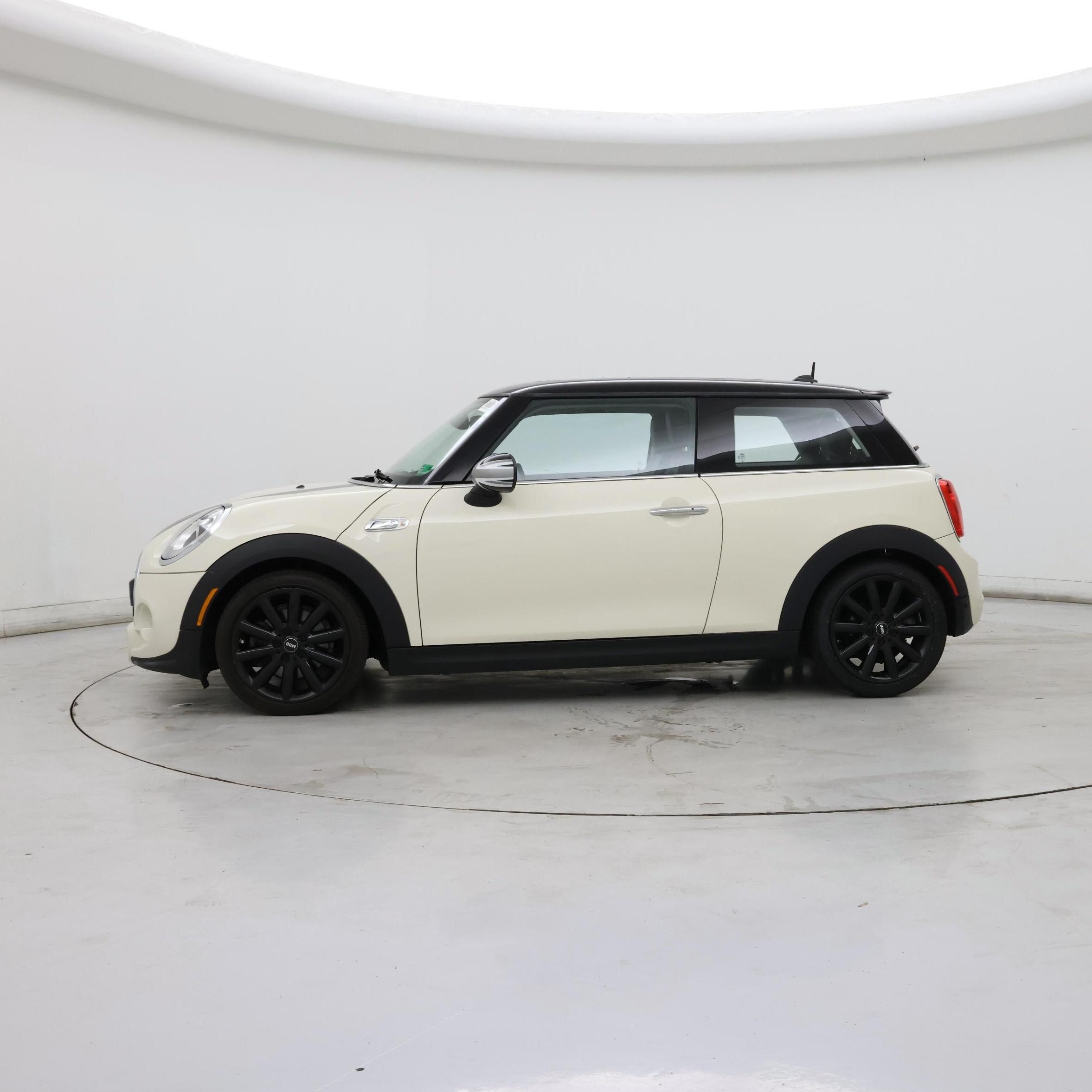 Thumbnail: 2016 MINI Cooper Hardtop - 3