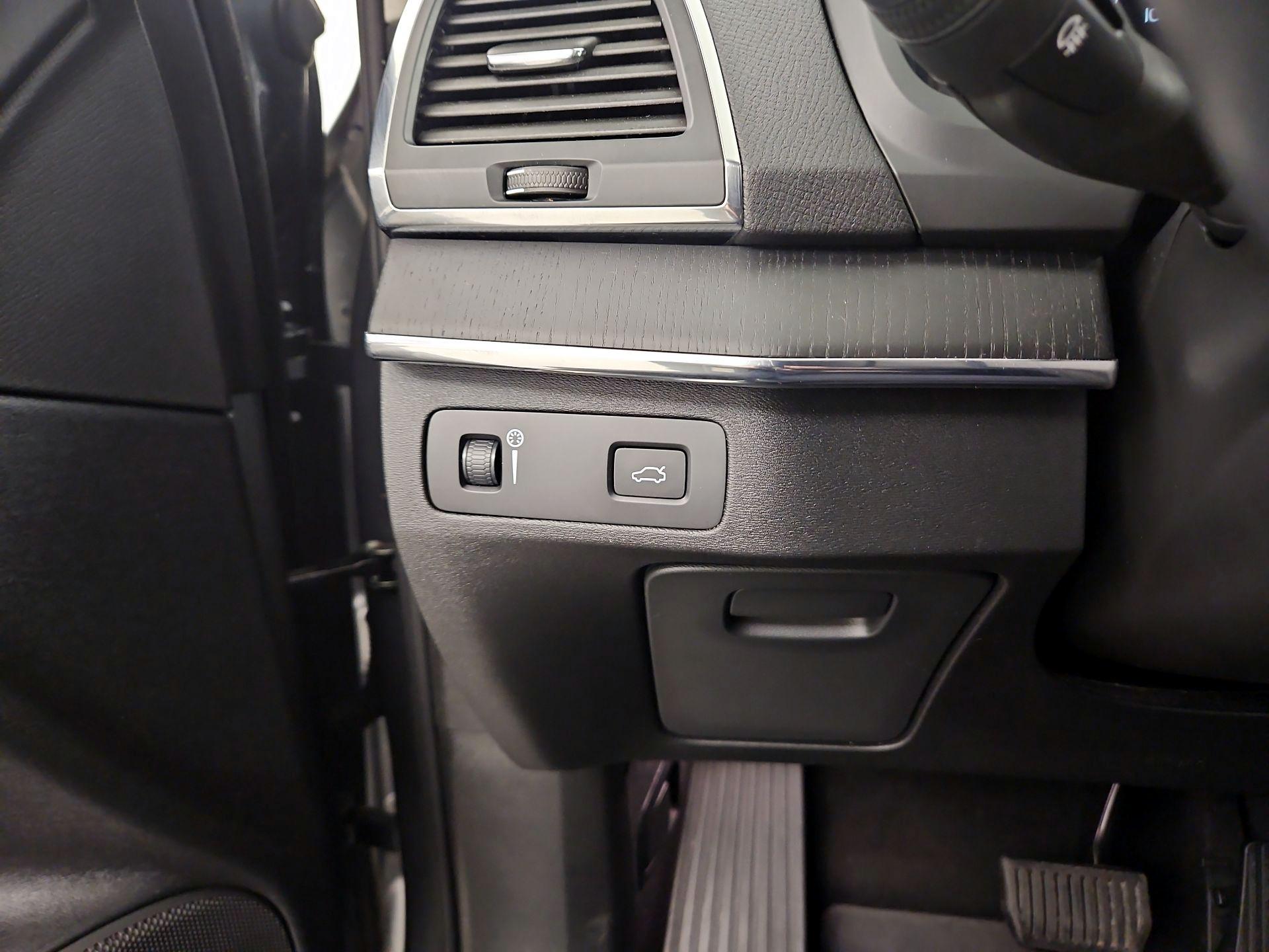 Thumbnail: 2020 Volvo XC90 - 13