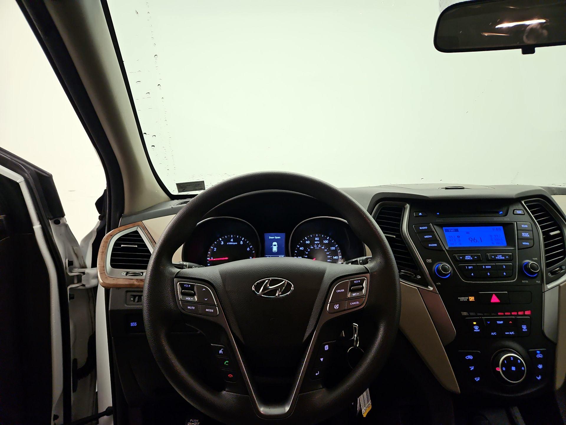 Thumbnail: 2016 Hyundai Santa Fe - 10