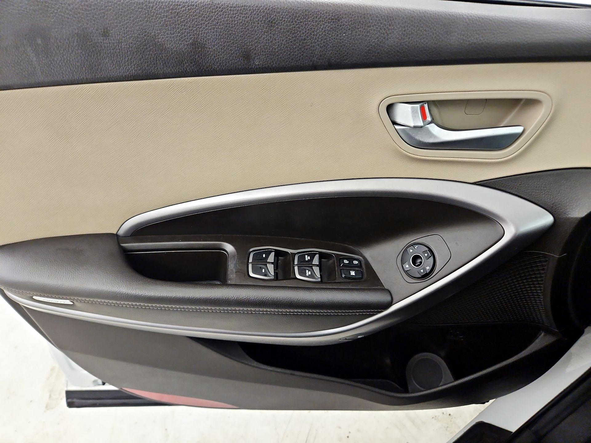 Thumbnail: 2016 Hyundai Santa Fe - 12