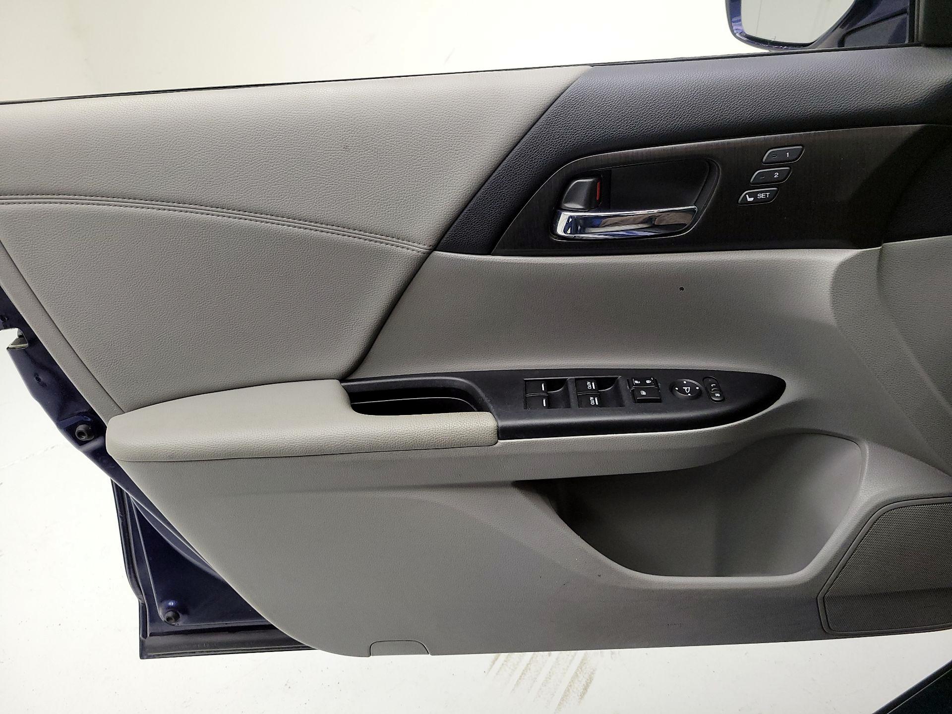 Thumbnail: 2015 Honda Accord - 10