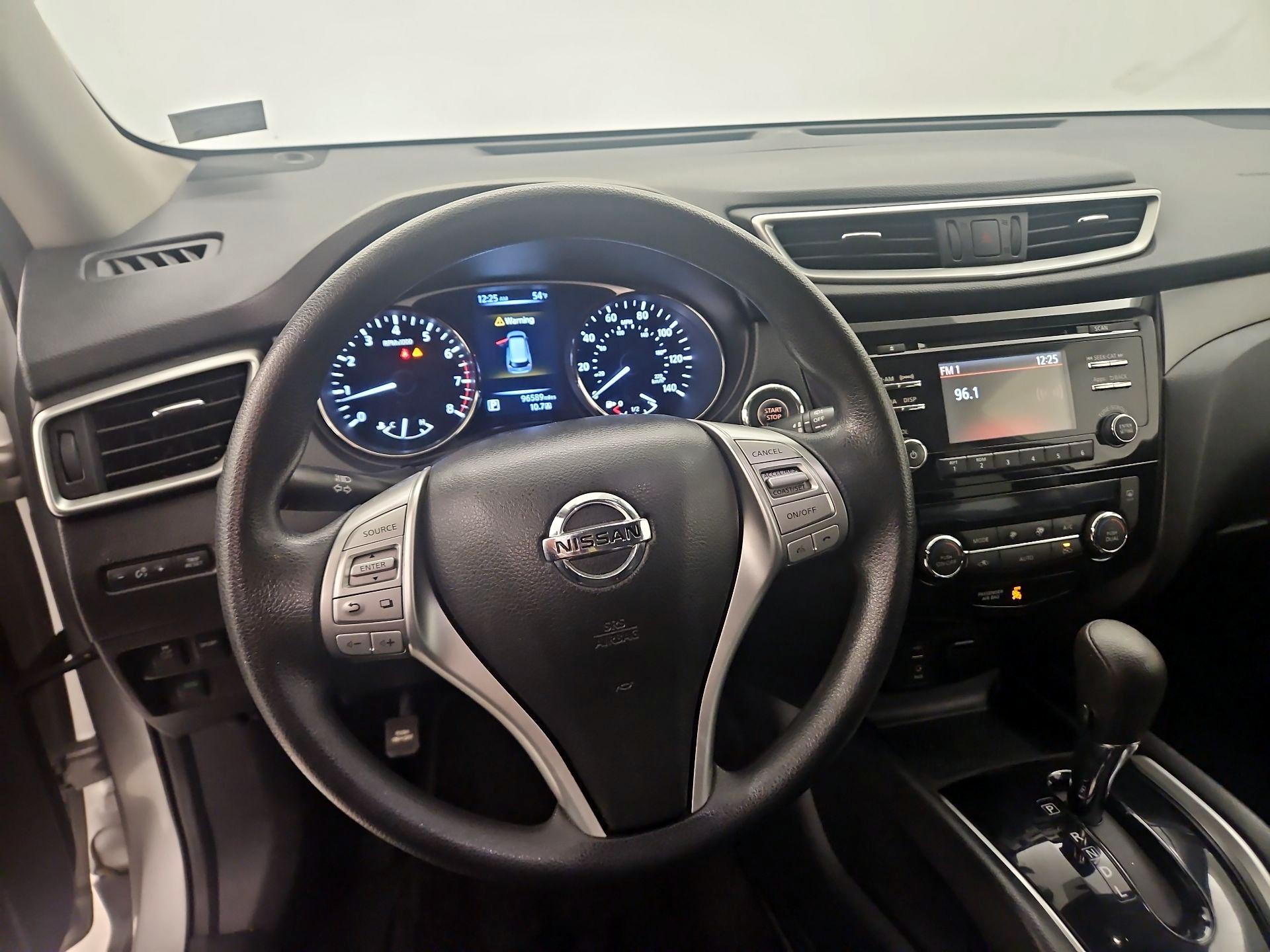 Thumbnail: 2016 Nissan Rogue - 10