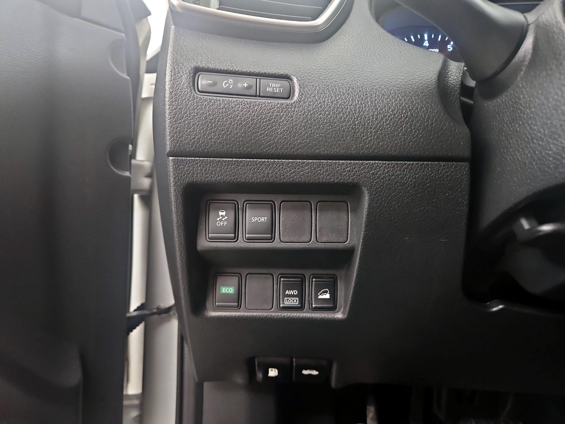 Thumbnail: 2016 Nissan Rogue - 13