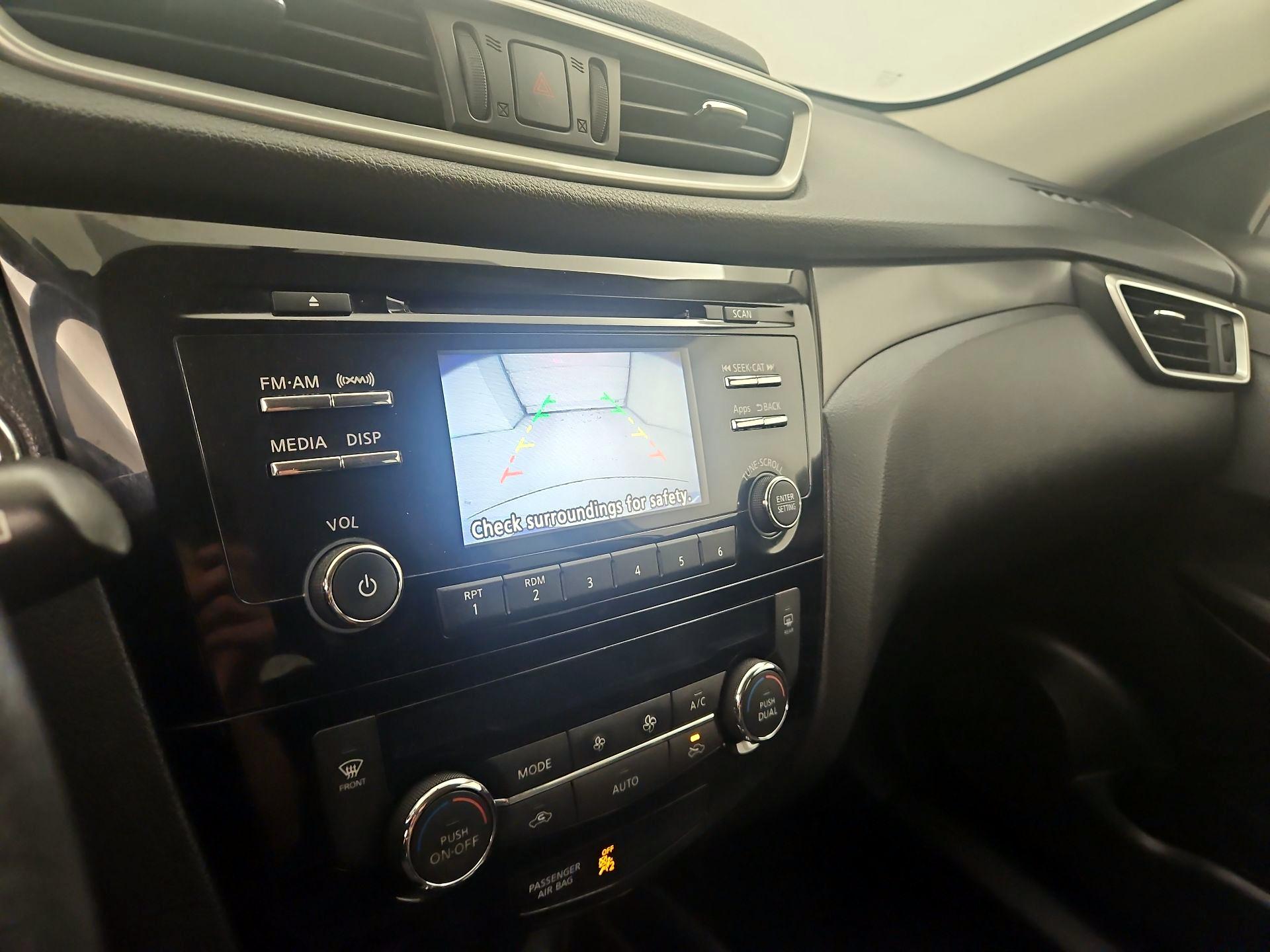 Thumbnail: 2016 Nissan Rogue - 14