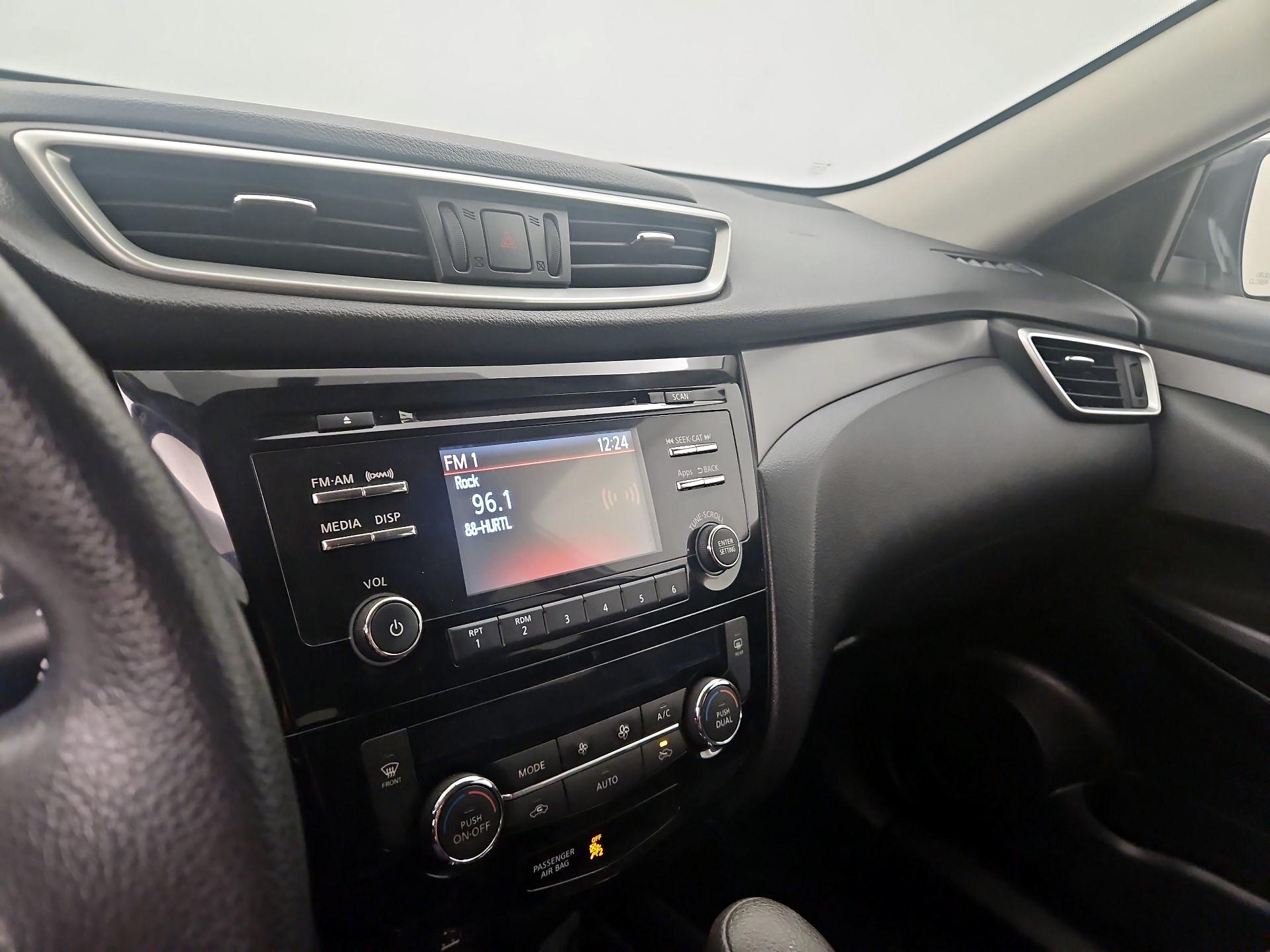 Thumbnail: 2016 Nissan Rogue - 15