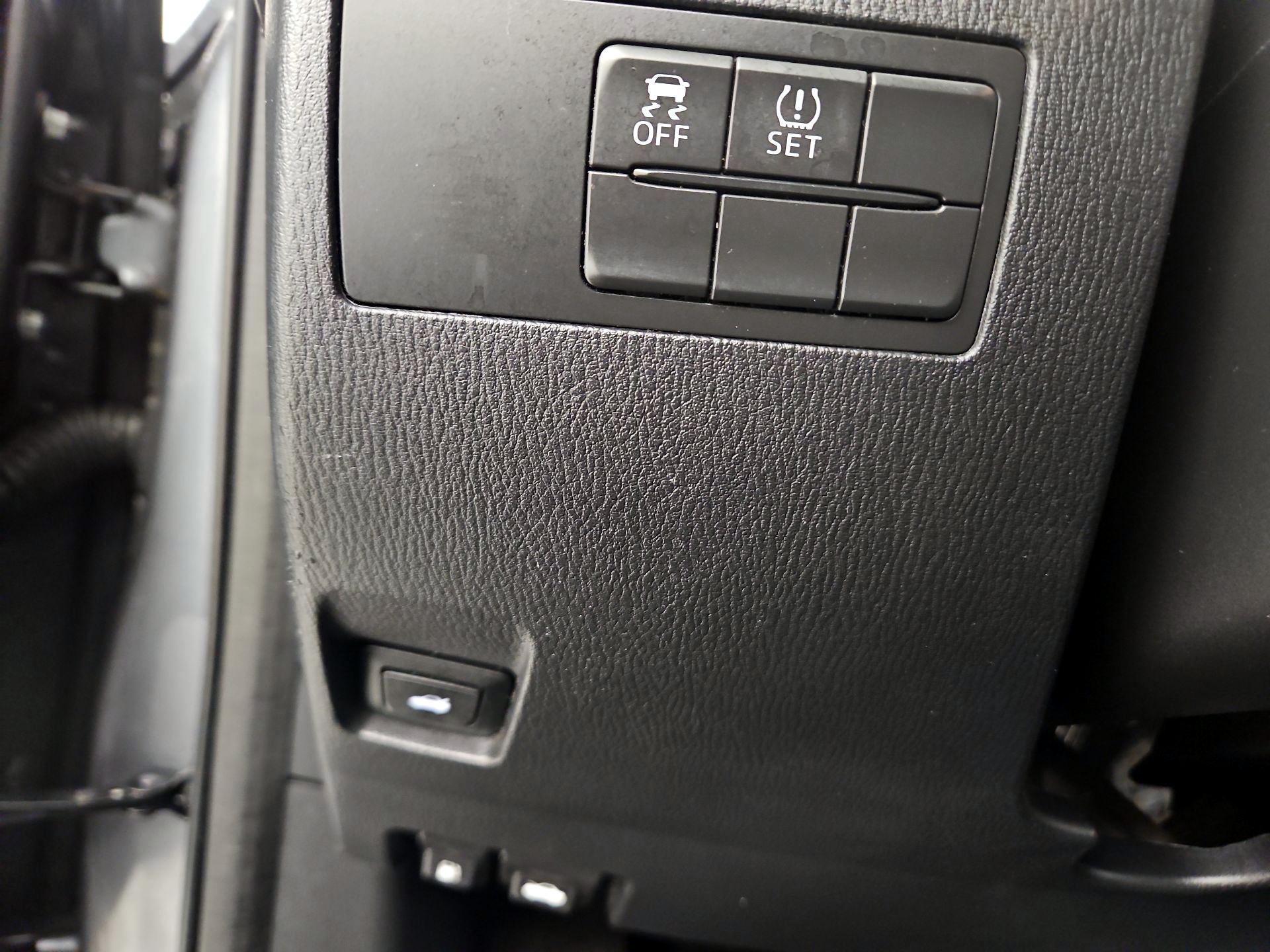 Thumbnail: 2018 Toyota Yaris iA - 13