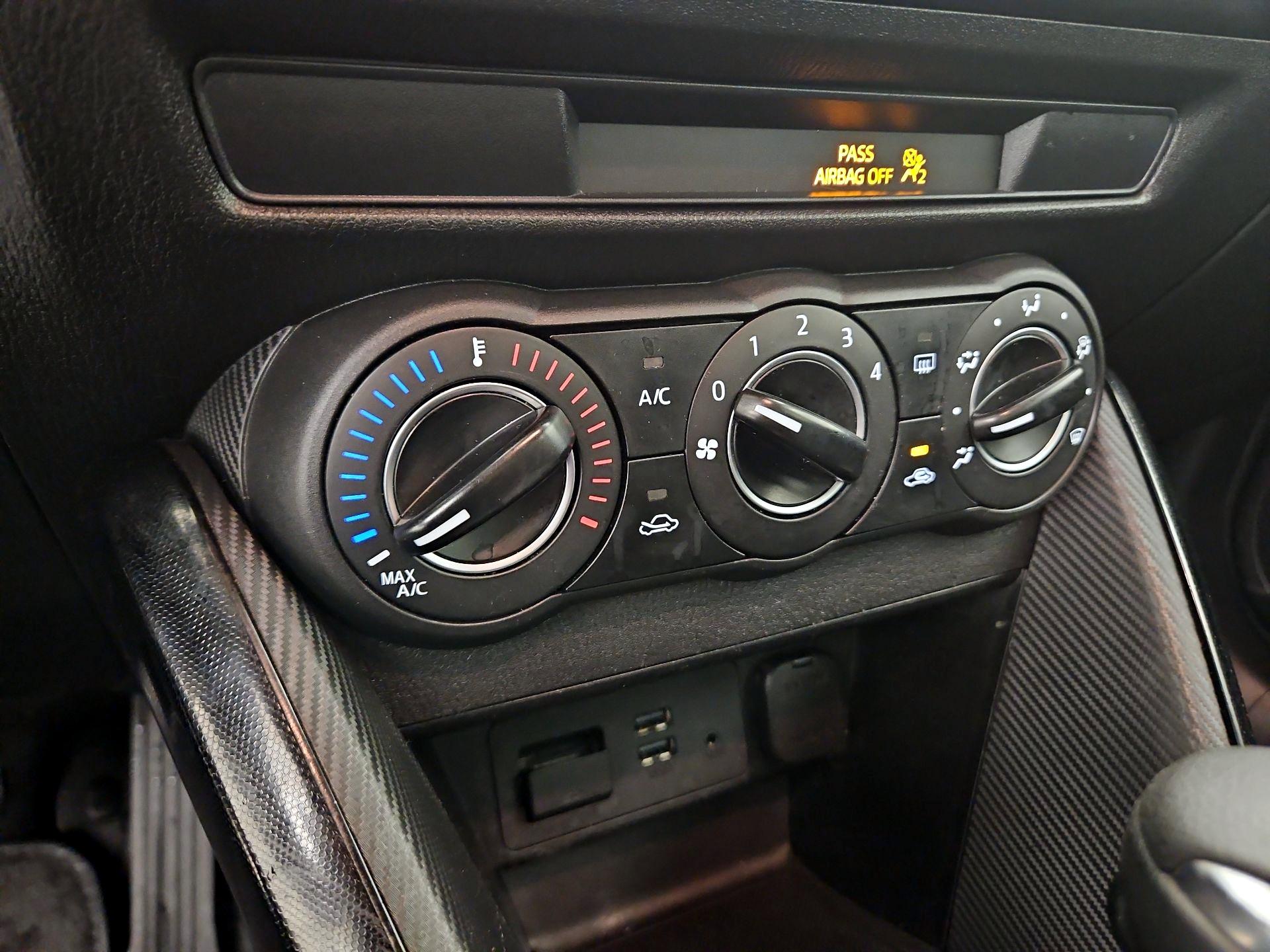 Thumbnail: 2018 Toyota Yaris iA - 16