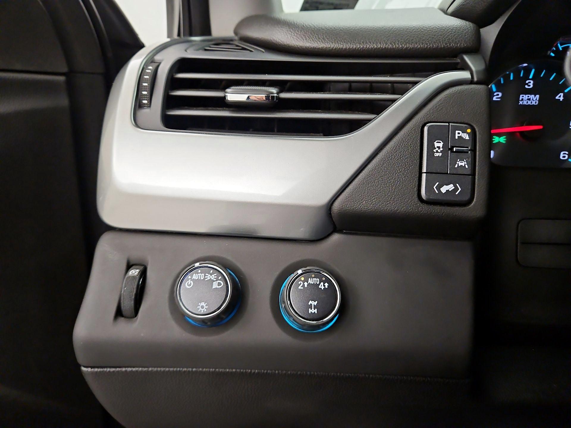 Thumbnail: 2018 Chevrolet Tahoe - 13