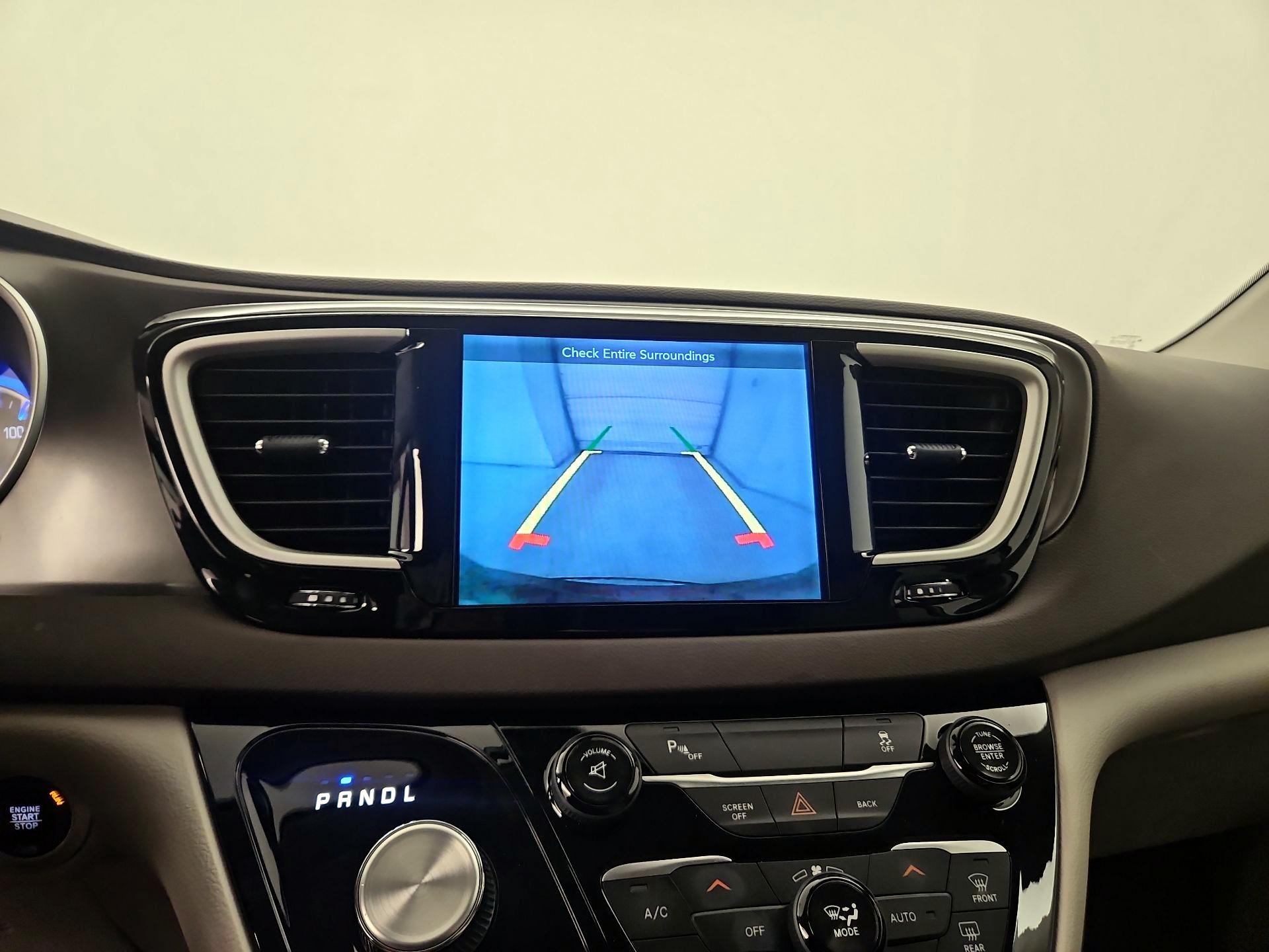 Thumbnail: 2017 Chrysler Pacifica - 14