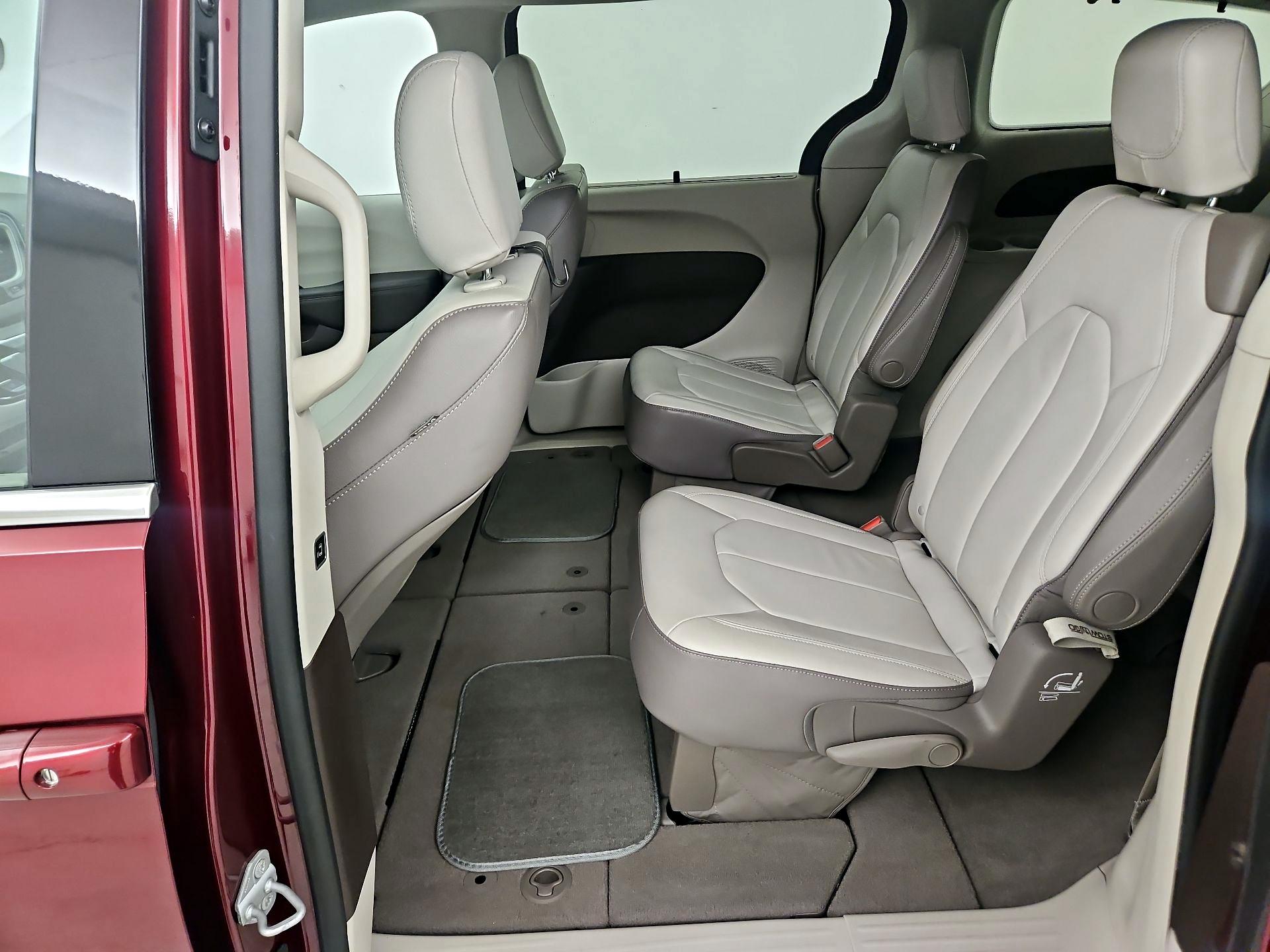 Thumbnail: 2017 Chrysler Pacifica - 19