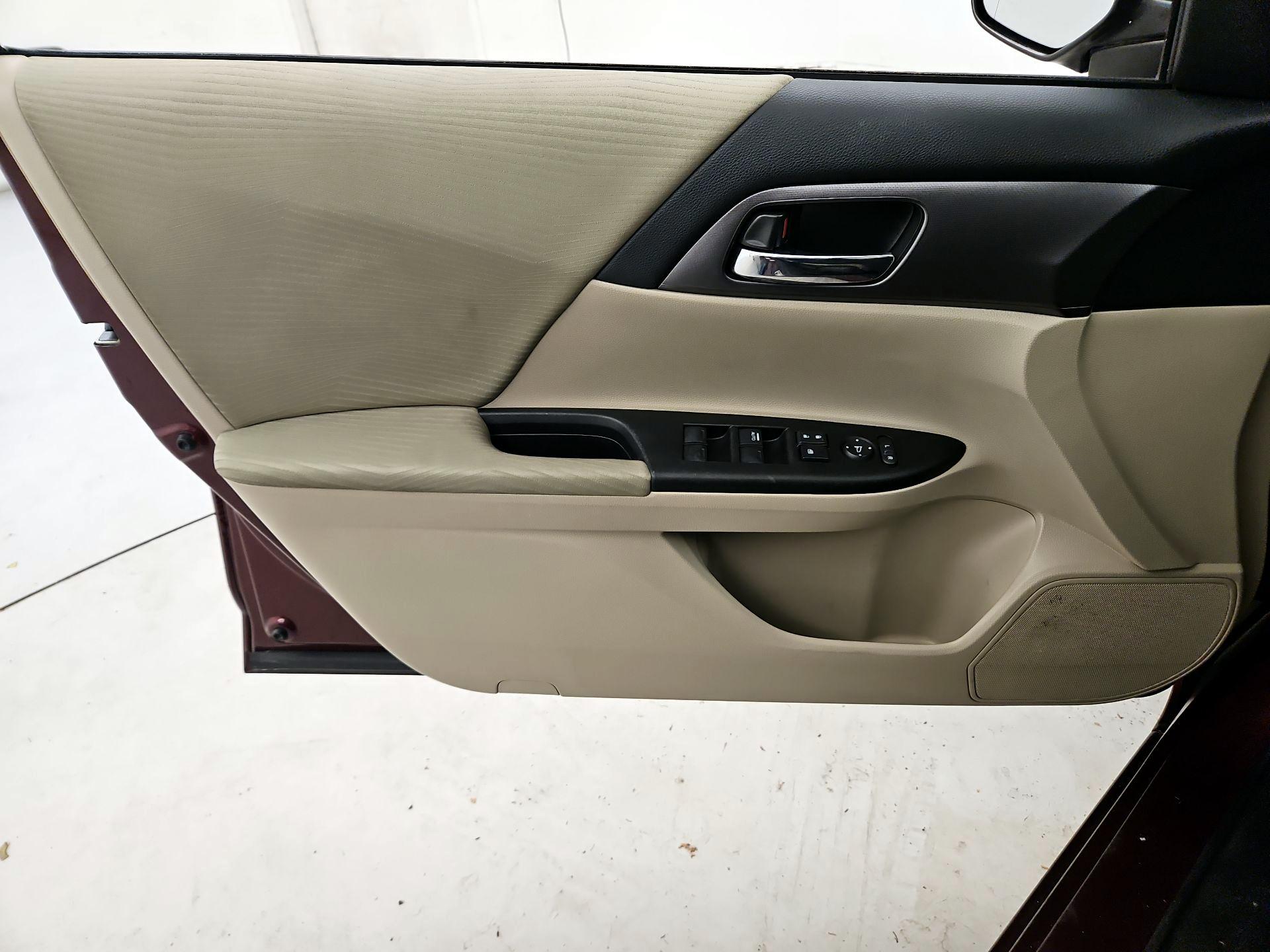 Thumbnail: 2015 Honda Accord - 12