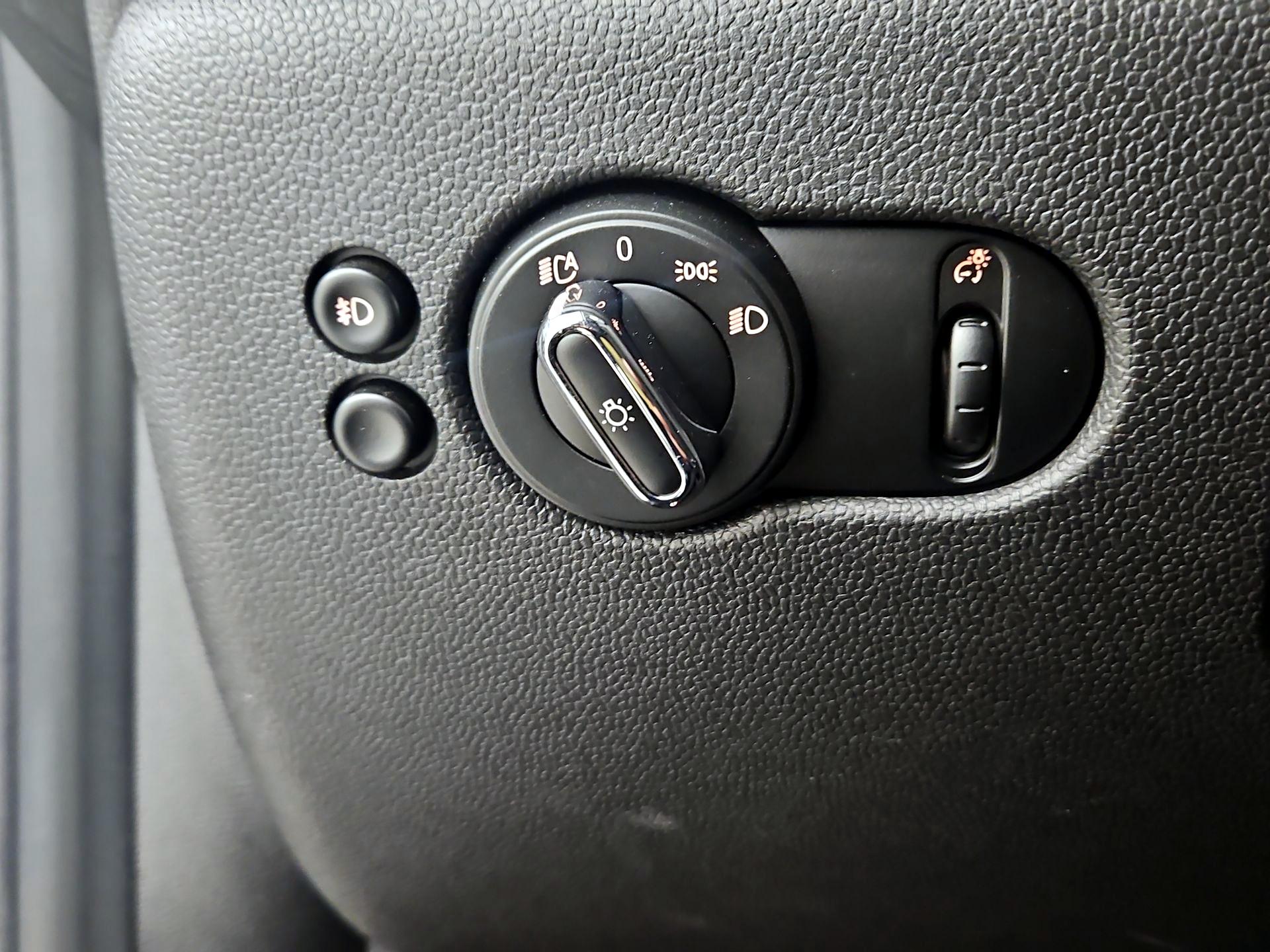 Thumbnail: 2021 MINI Cooper Hardtop - 13