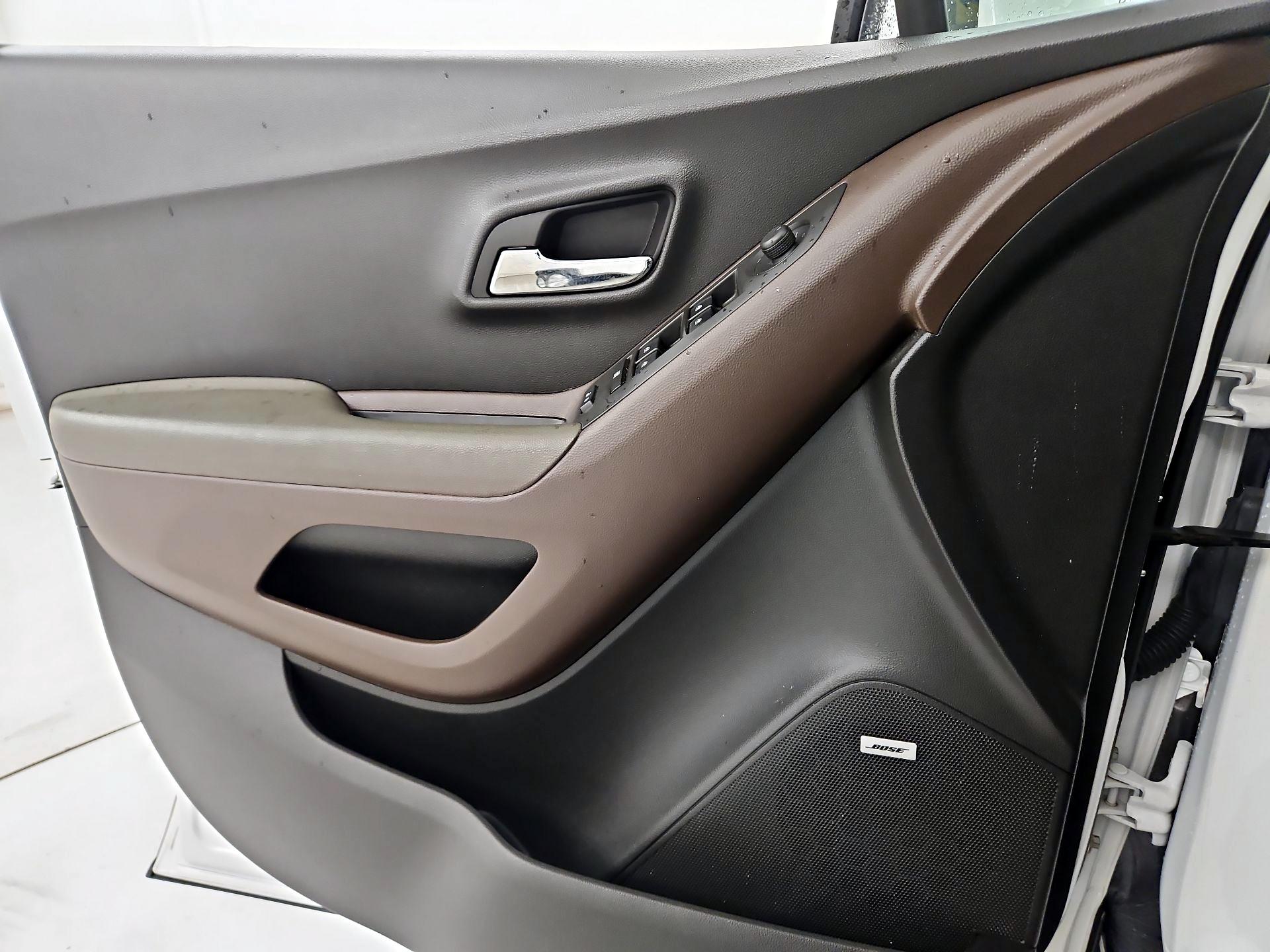 Thumbnail: 2016 Chevrolet Trax - 12