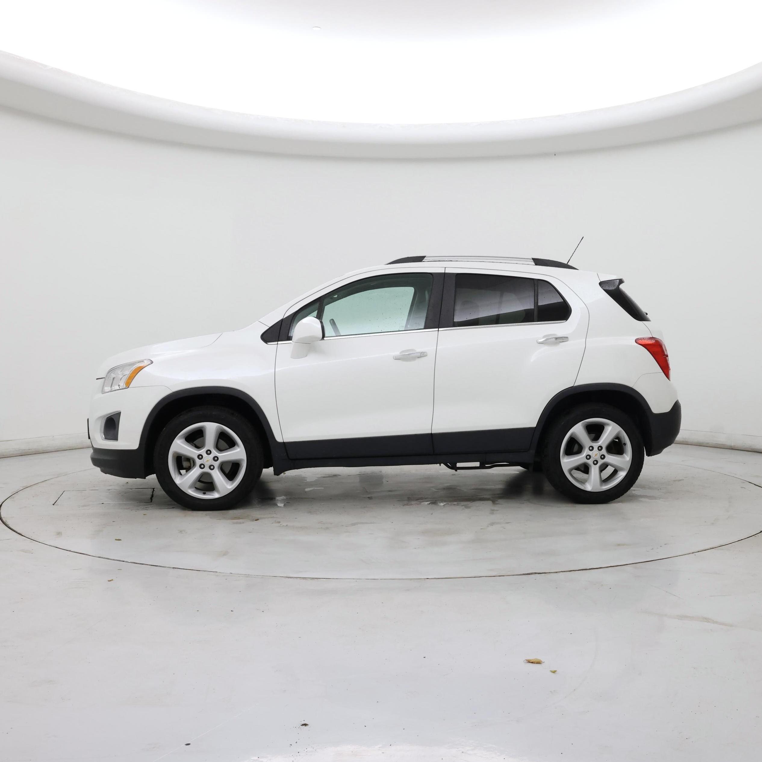 Thumbnail: 2016 Chevrolet Trax - 3