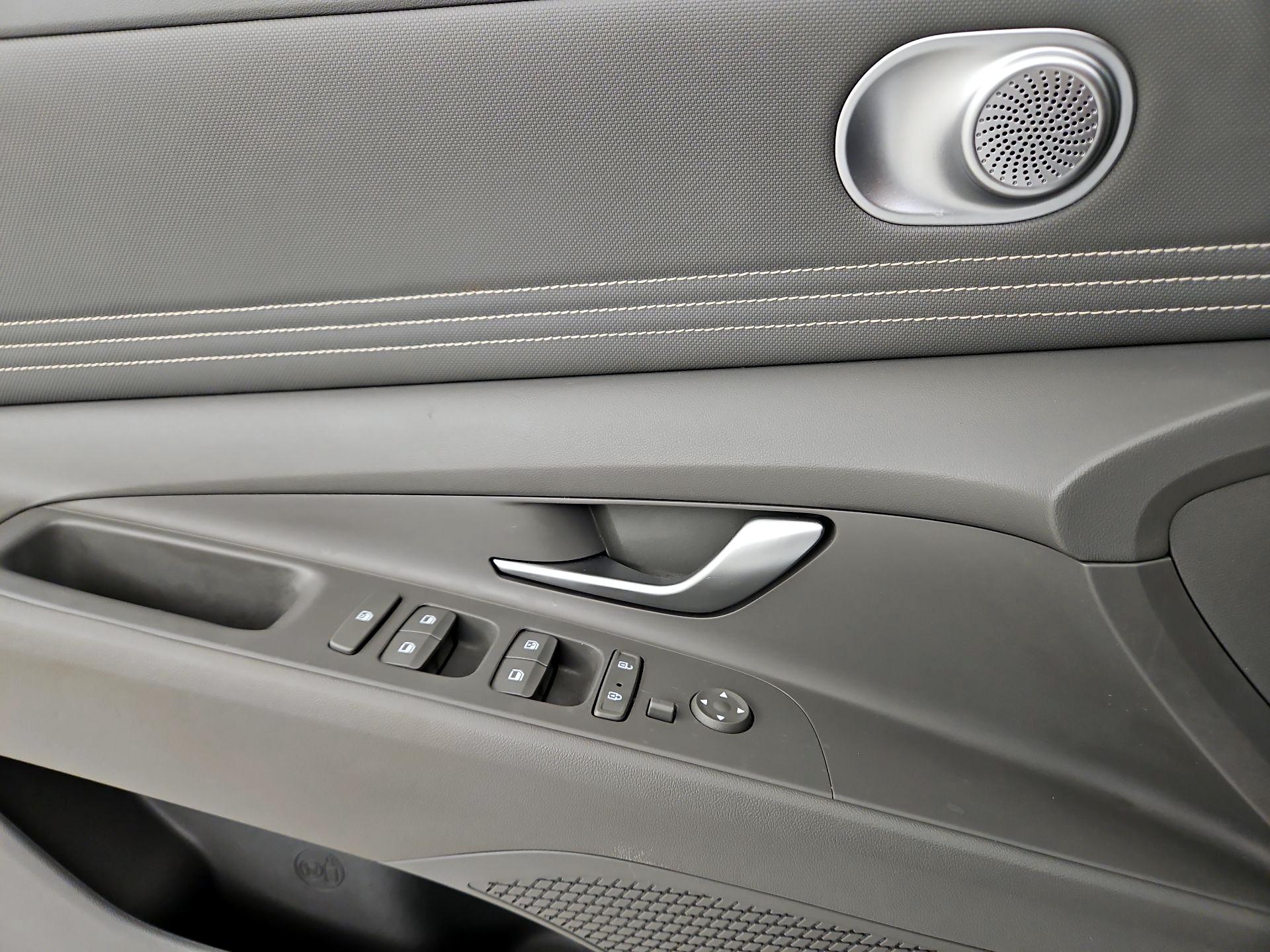 Thumbnail: 2022 Hyundai Elantra - 12