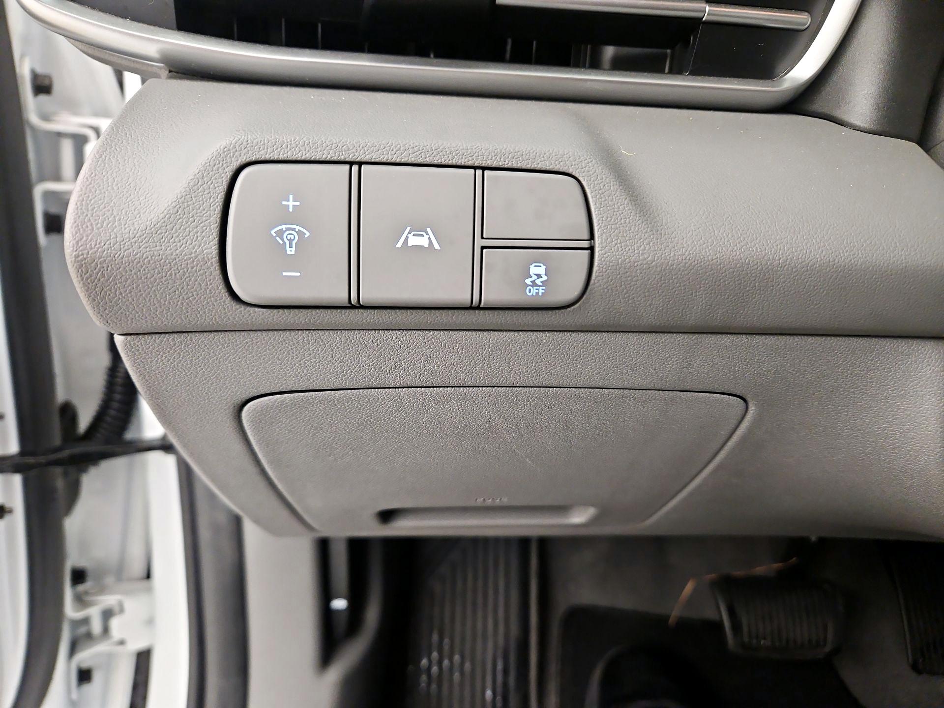 Thumbnail: 2022 Hyundai Elantra - 13