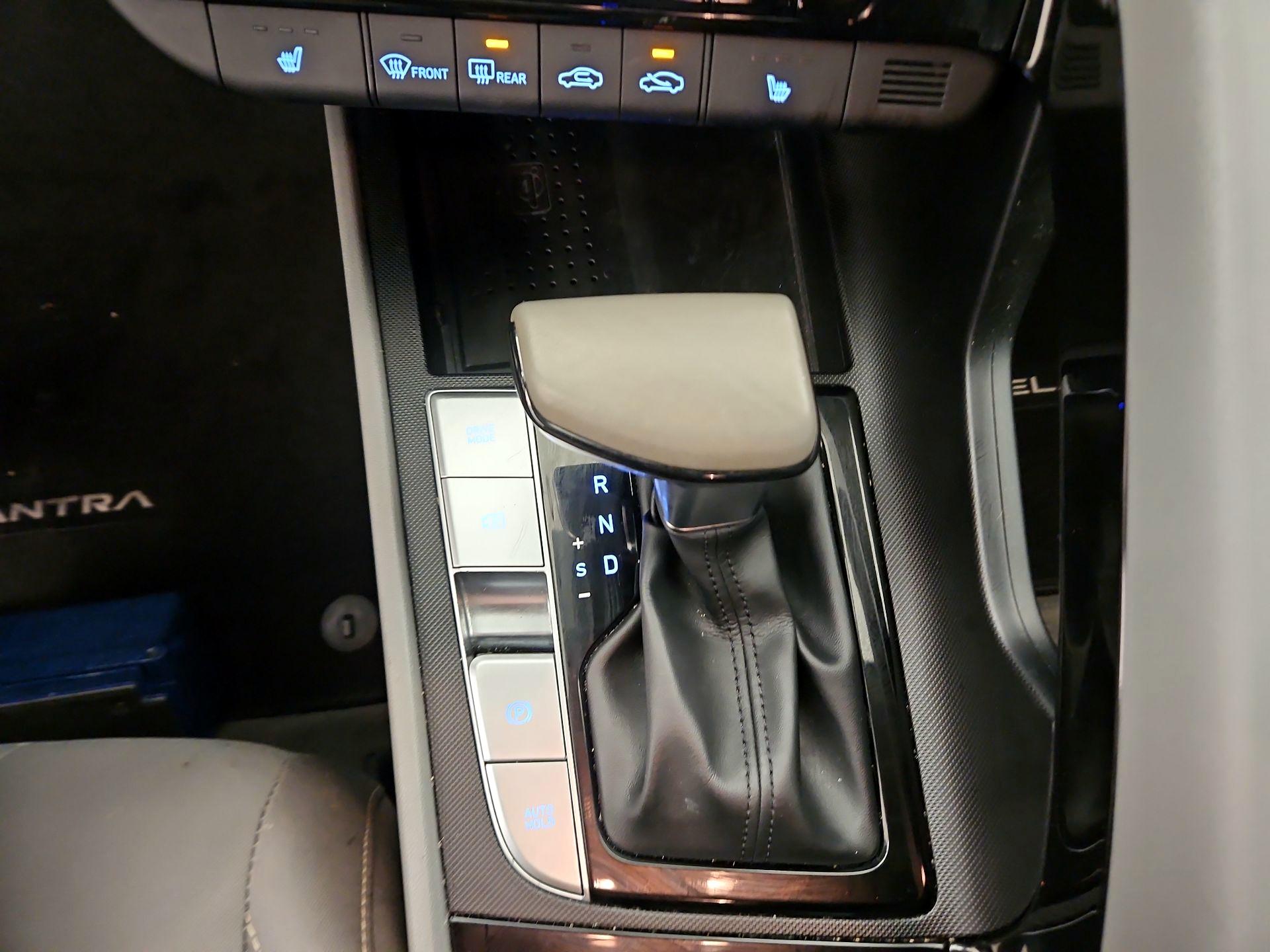 Thumbnail: 2022 Hyundai Elantra - 17