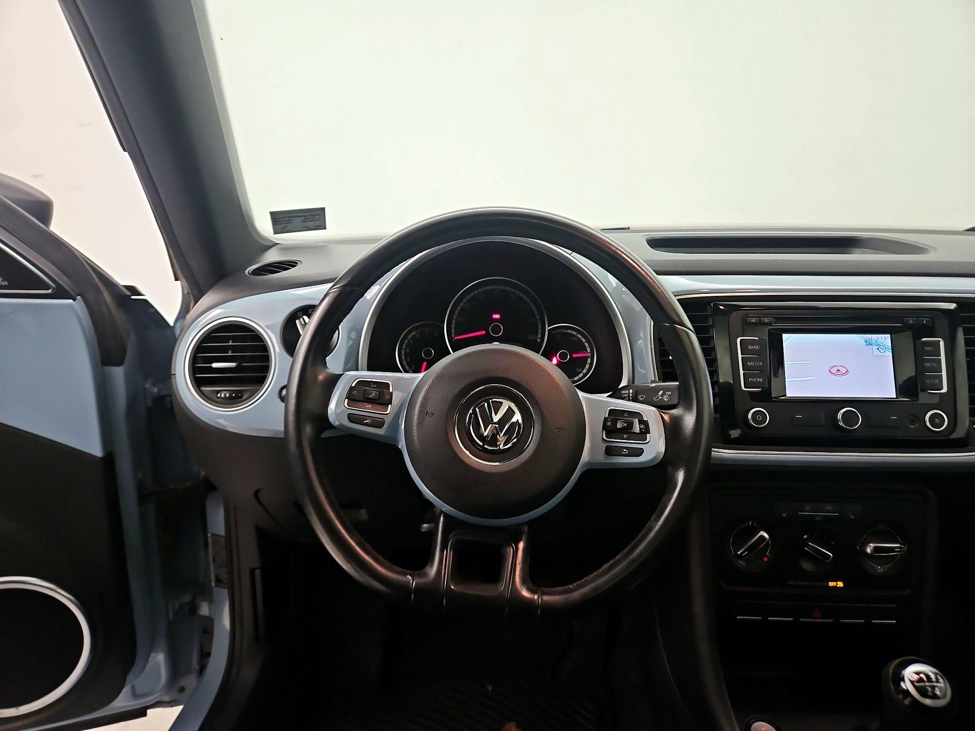 Thumbnail: 2014 Volkswagen Beetle - 10