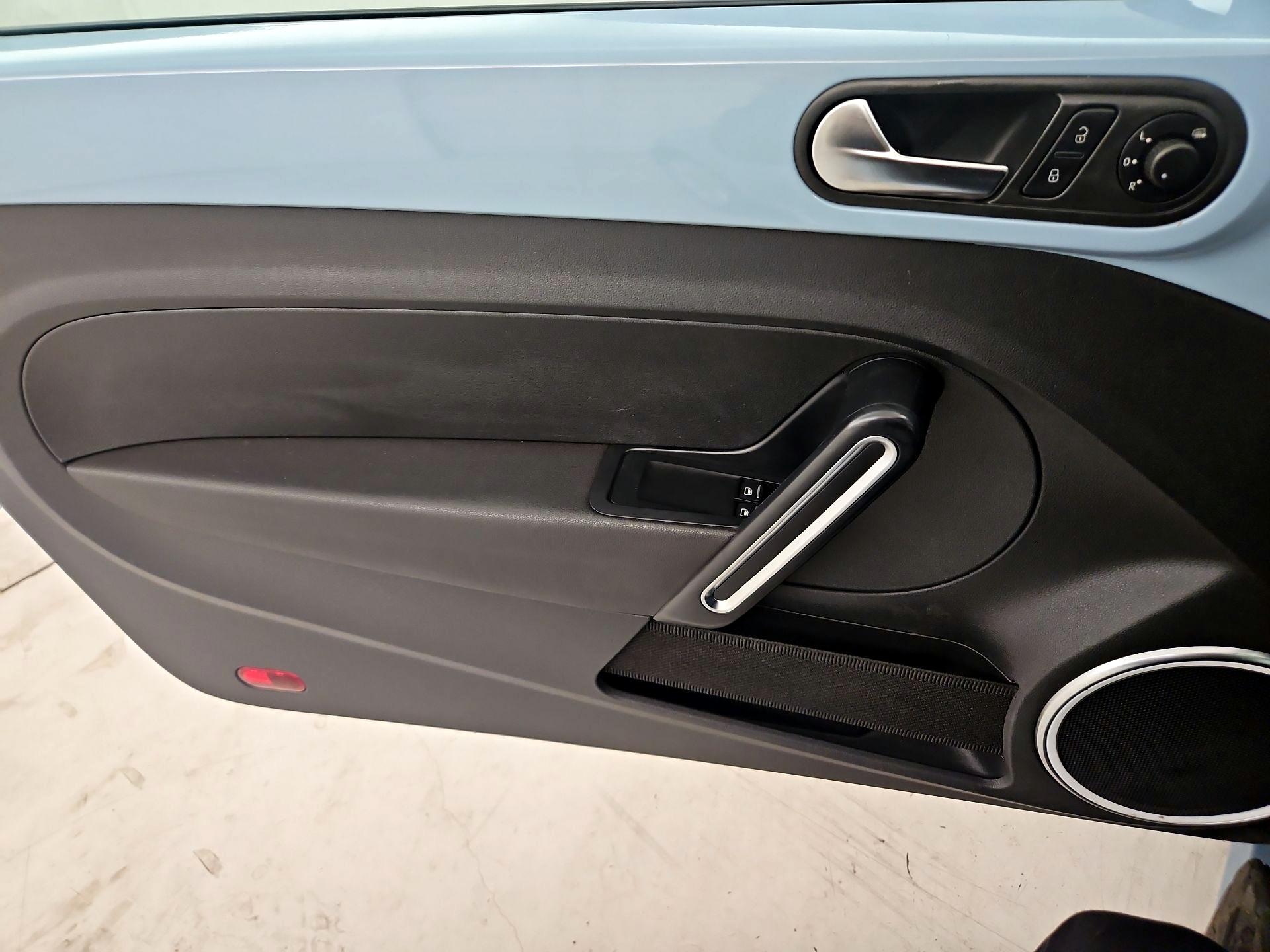 Thumbnail: 2014 Volkswagen Beetle - 12