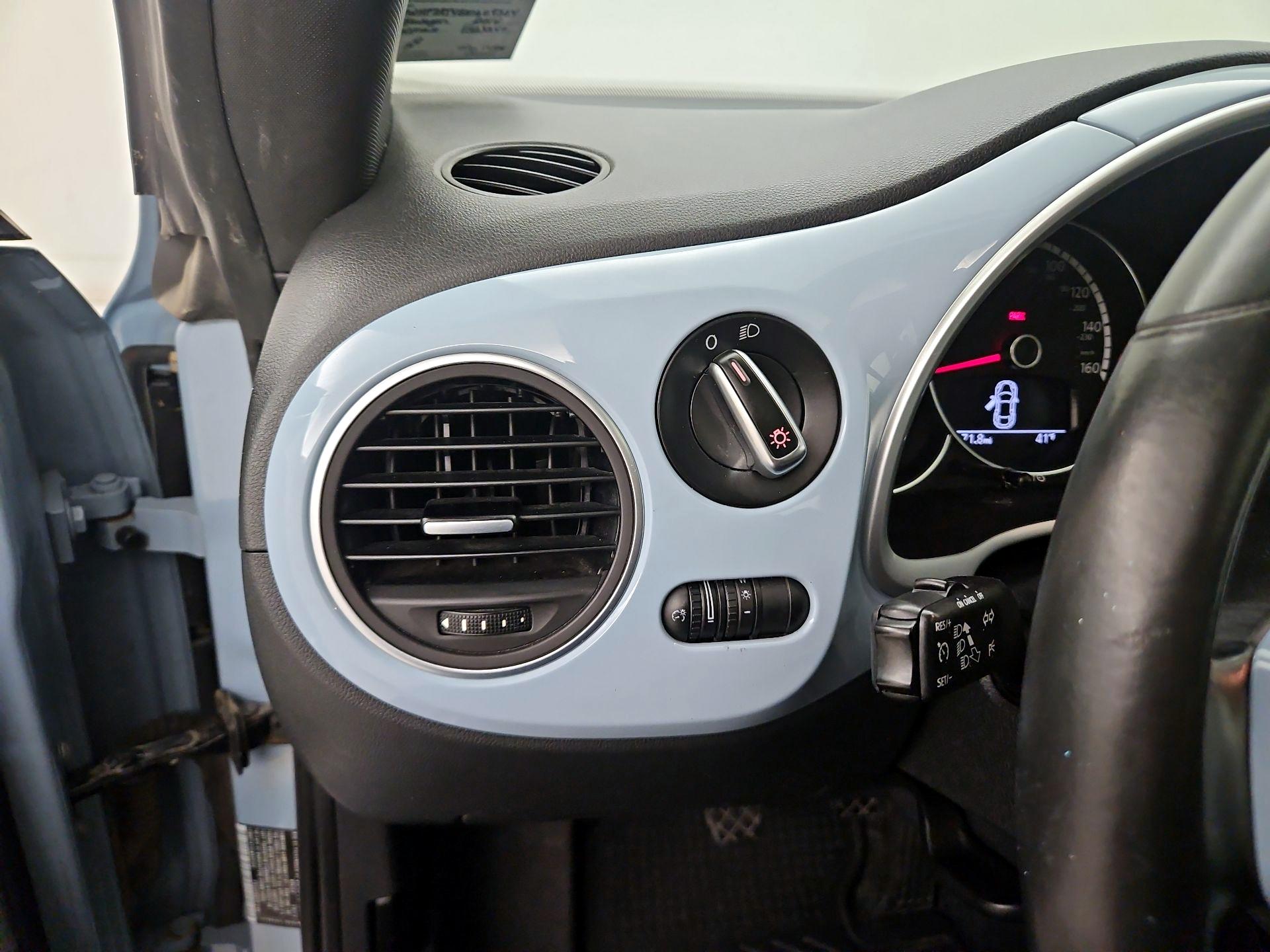 Thumbnail: 2014 Volkswagen Beetle - 13