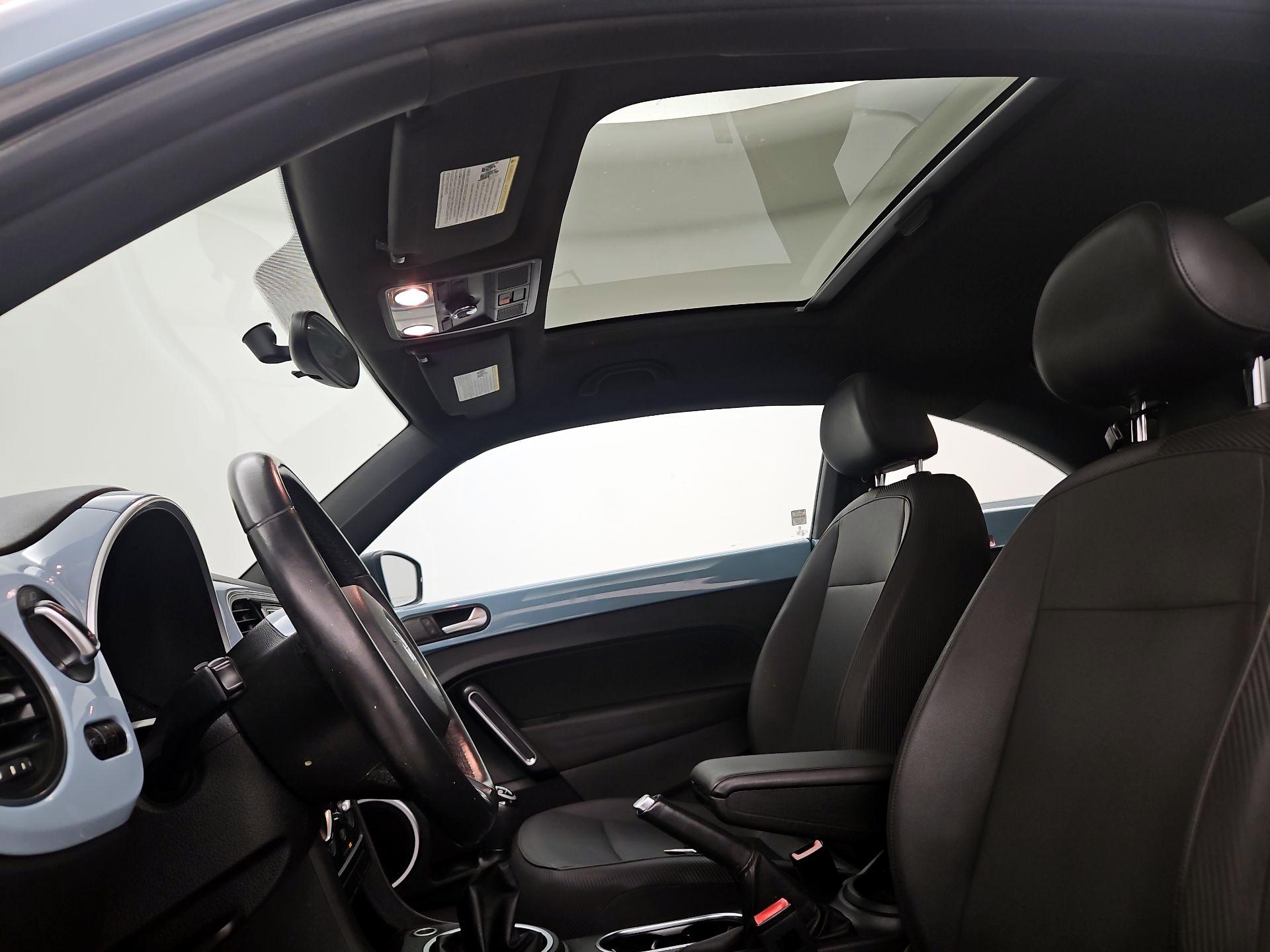 Thumbnail: 2014 Volkswagen Beetle - 19