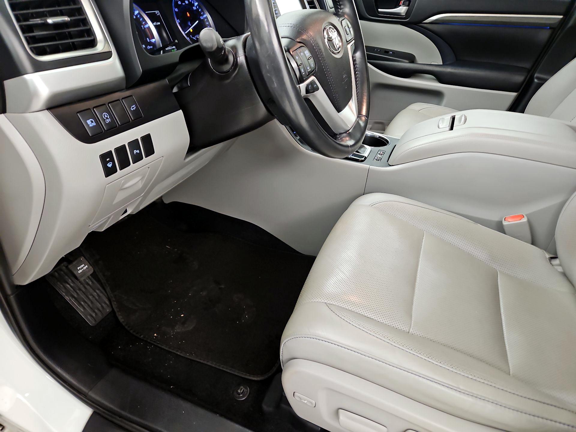 Thumbnail: 2019 Toyota Highlander - 11