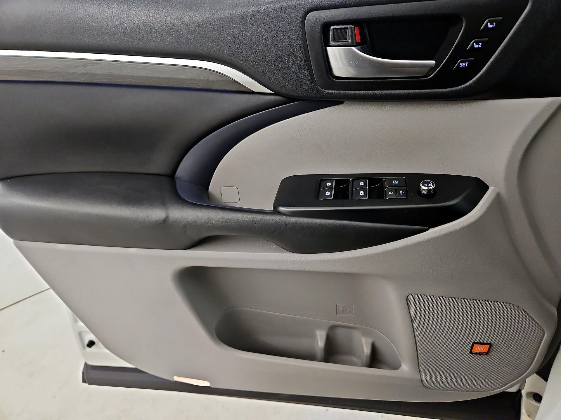 Thumbnail: 2019 Toyota Highlander - 12