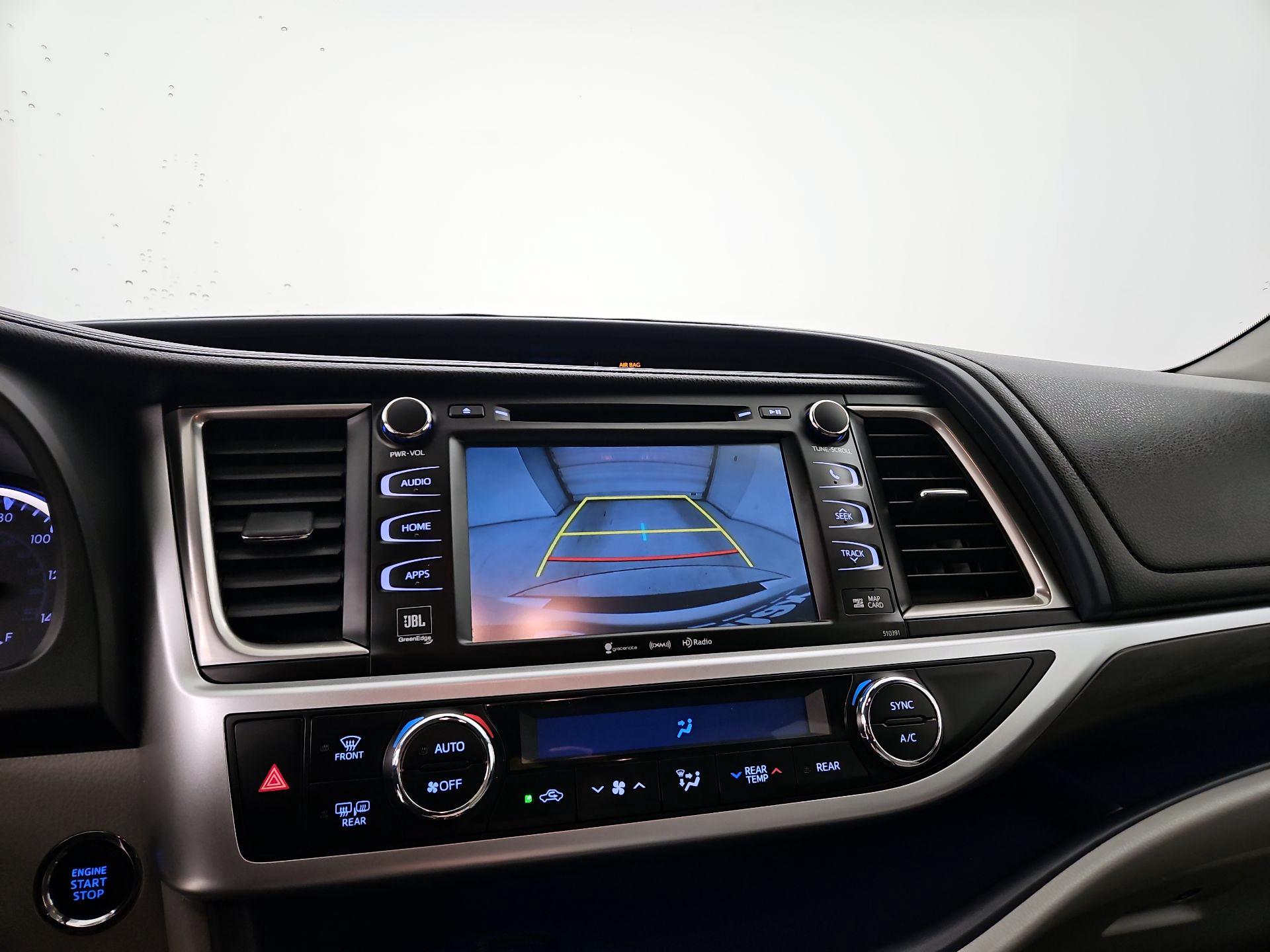 Thumbnail: 2019 Toyota Highlander - 15