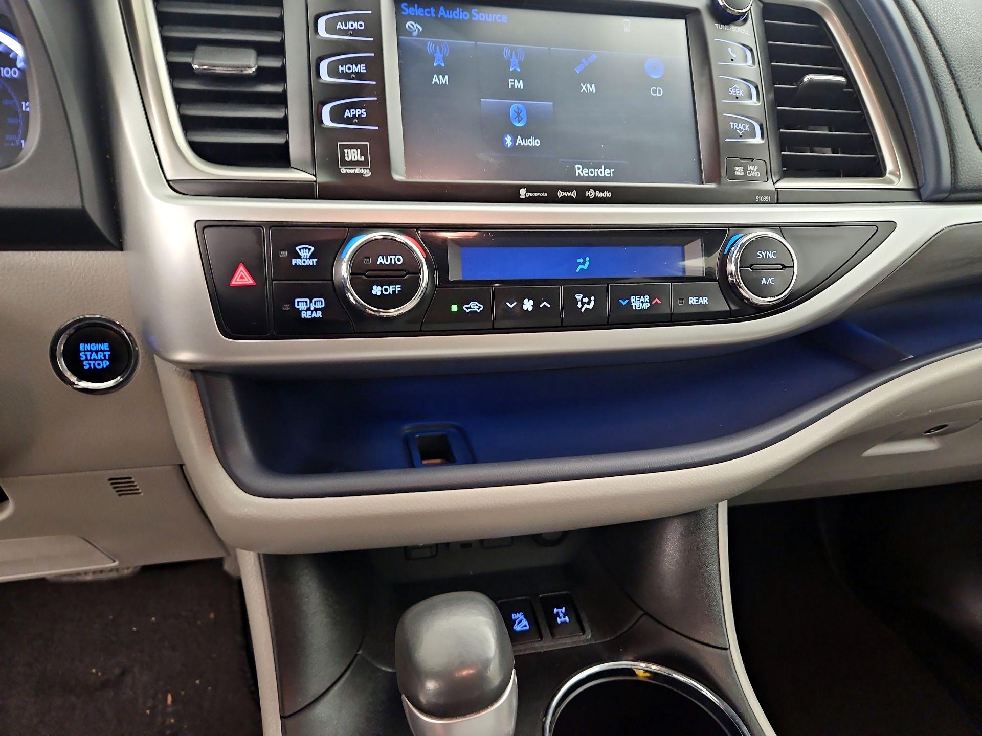 Thumbnail: 2019 Toyota Highlander - 17