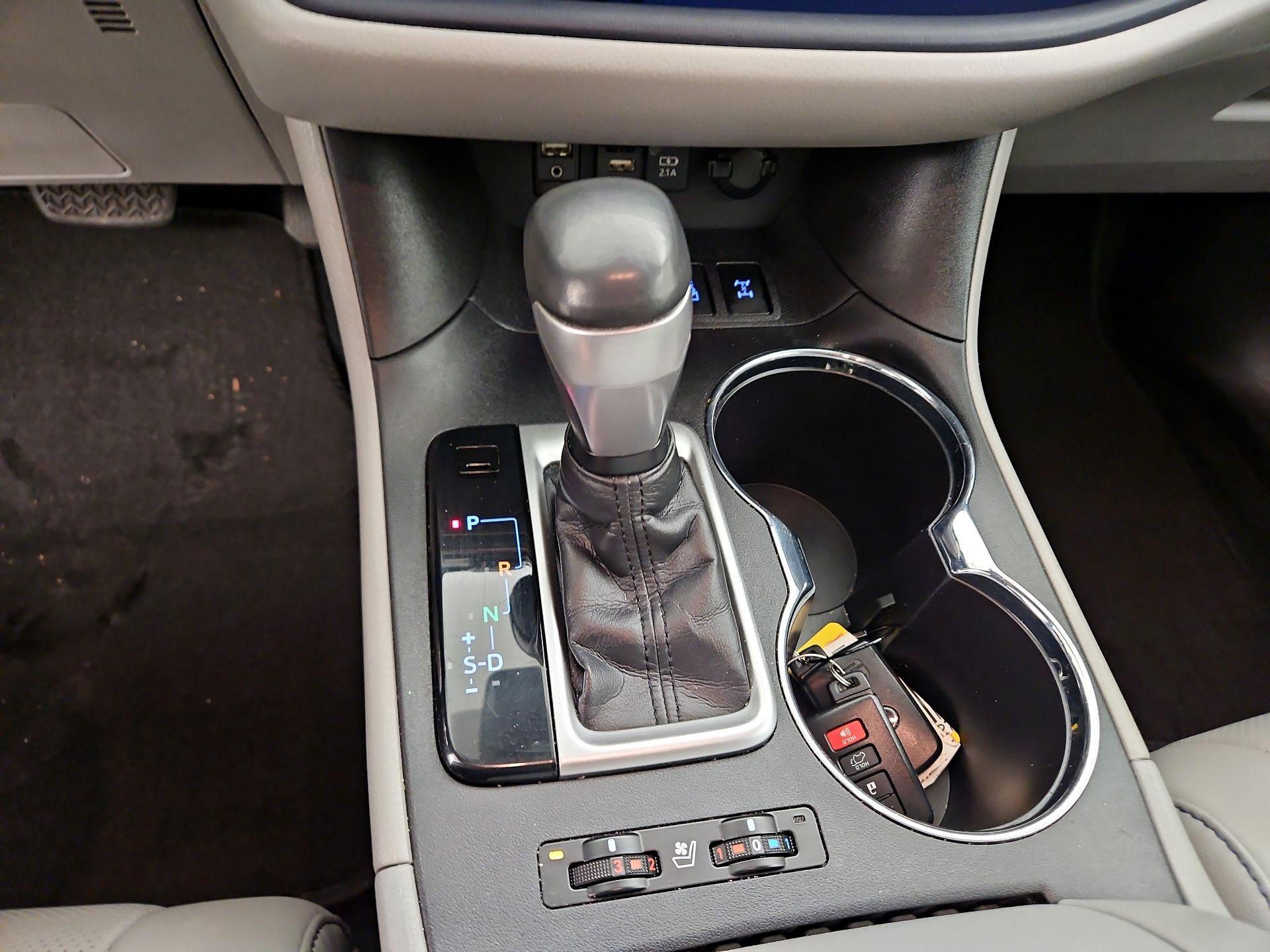 Thumbnail: 2019 Toyota Highlander - 18