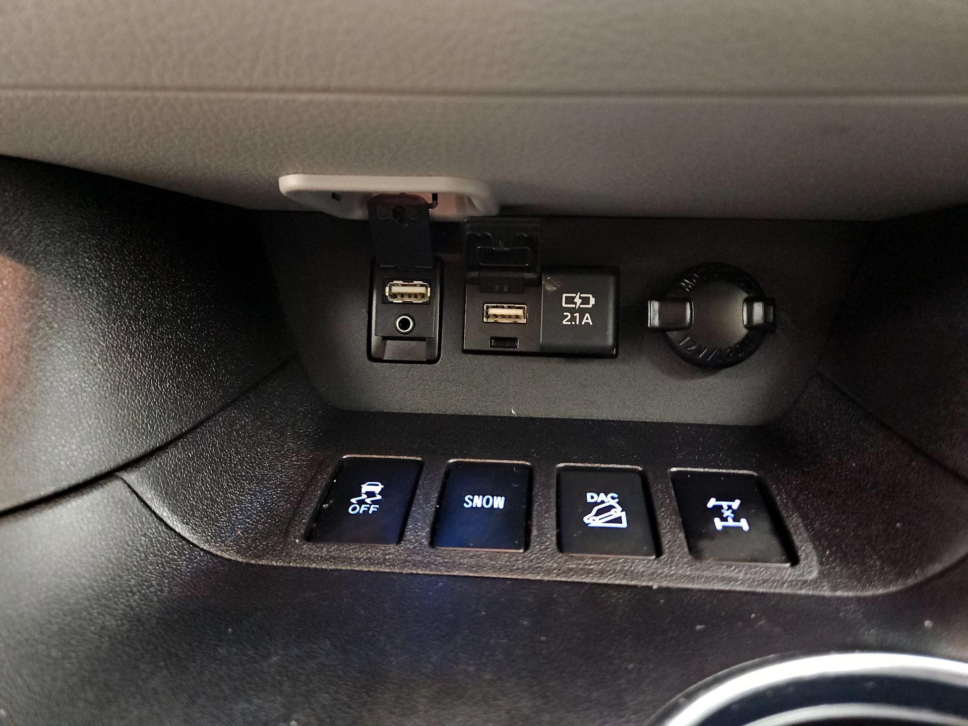 Thumbnail: 2019 Toyota Highlander - 19