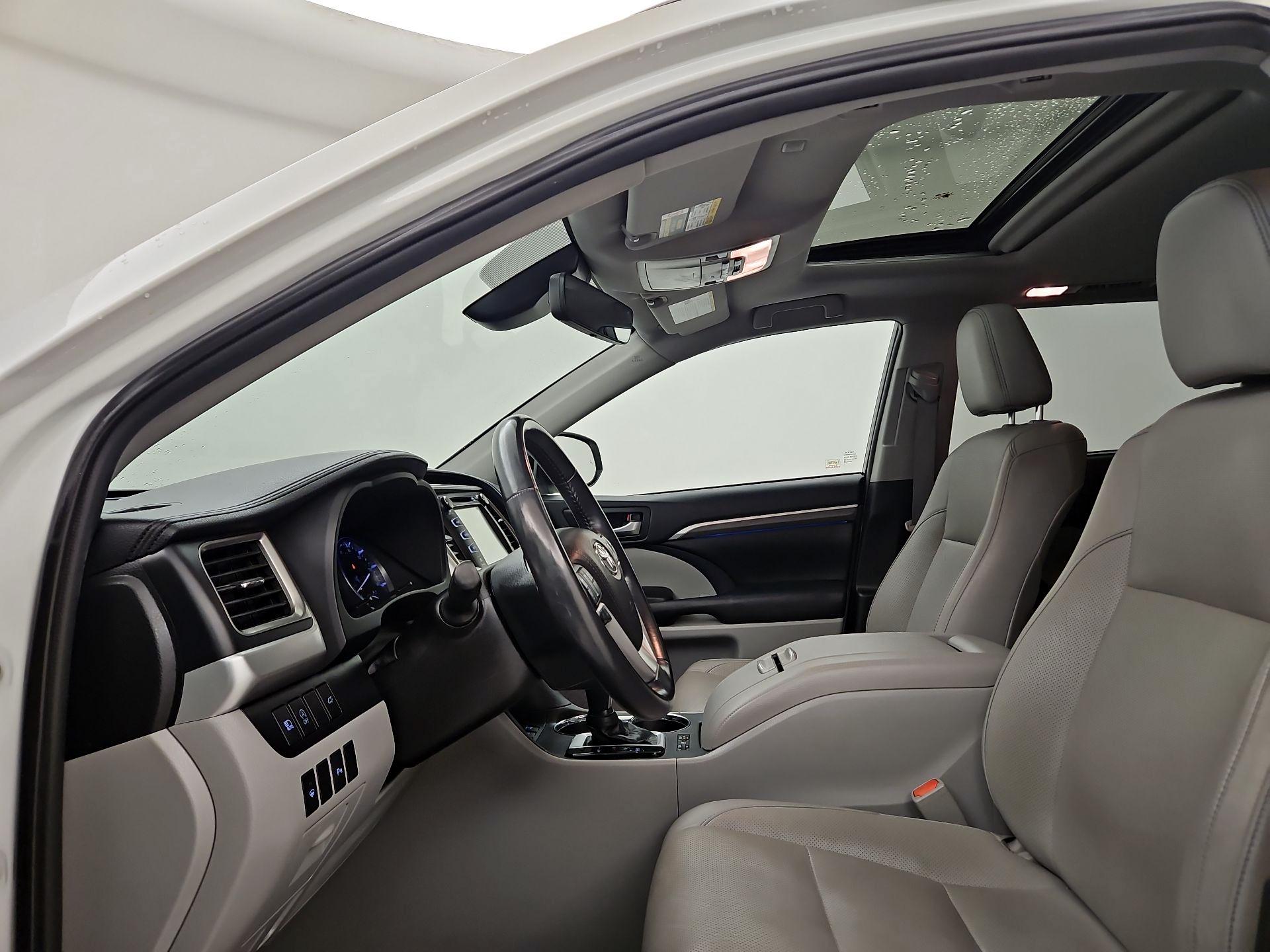 Thumbnail: 2019 Toyota Highlander - 20