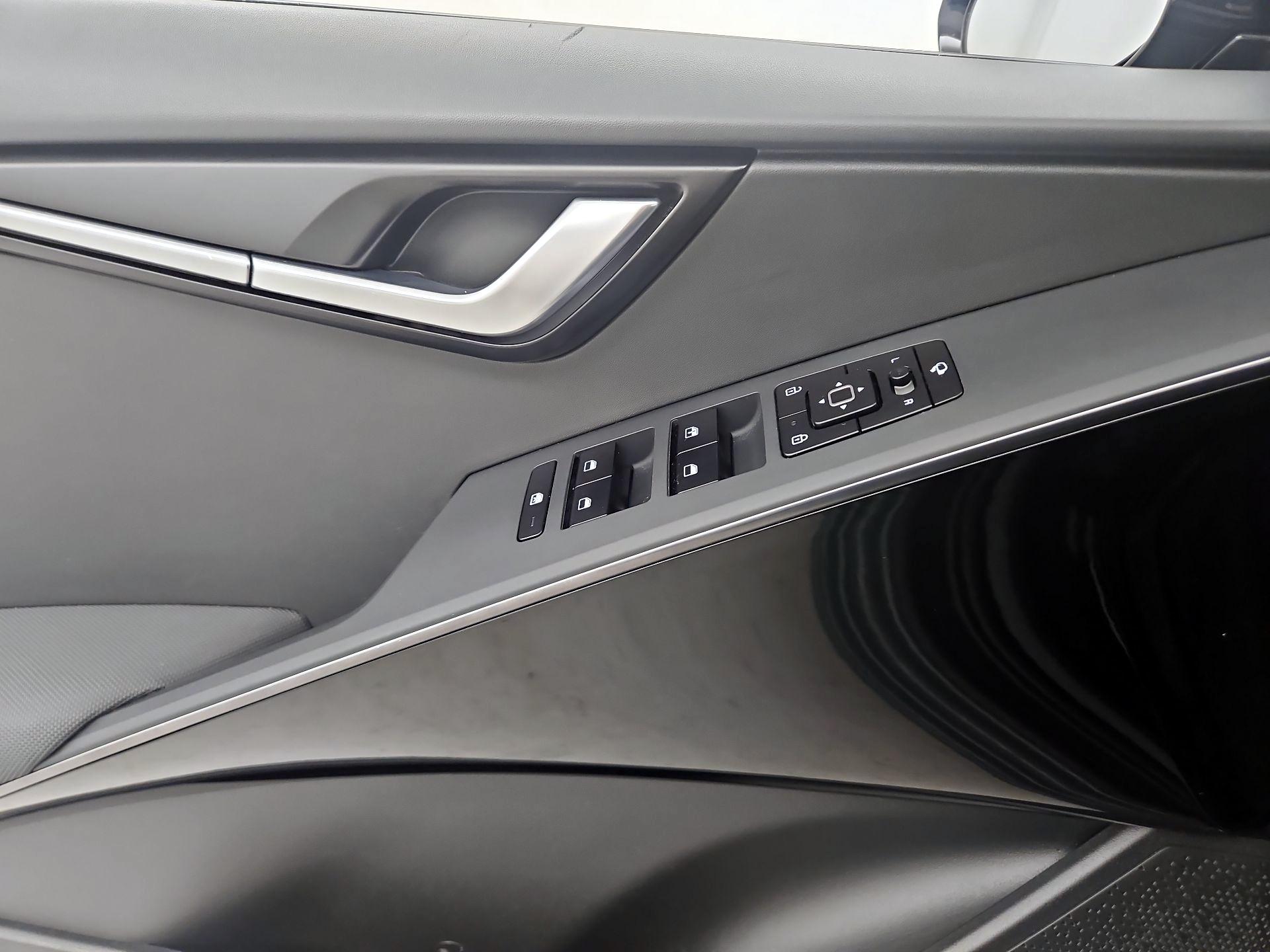 Thumbnail: 2023 Kia Niro - 12