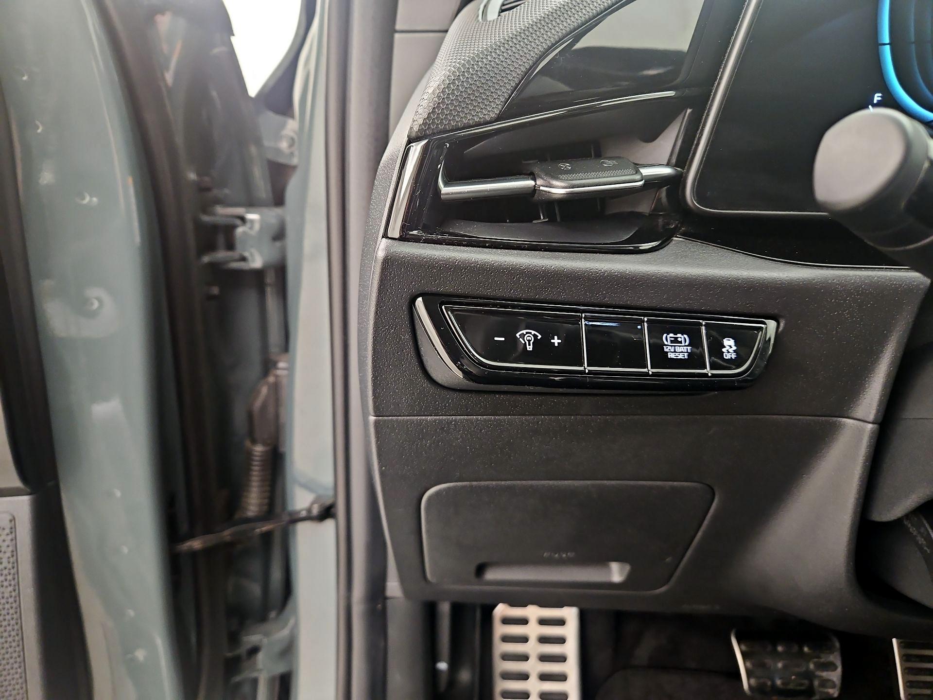 Thumbnail: 2023 Kia Niro - 13