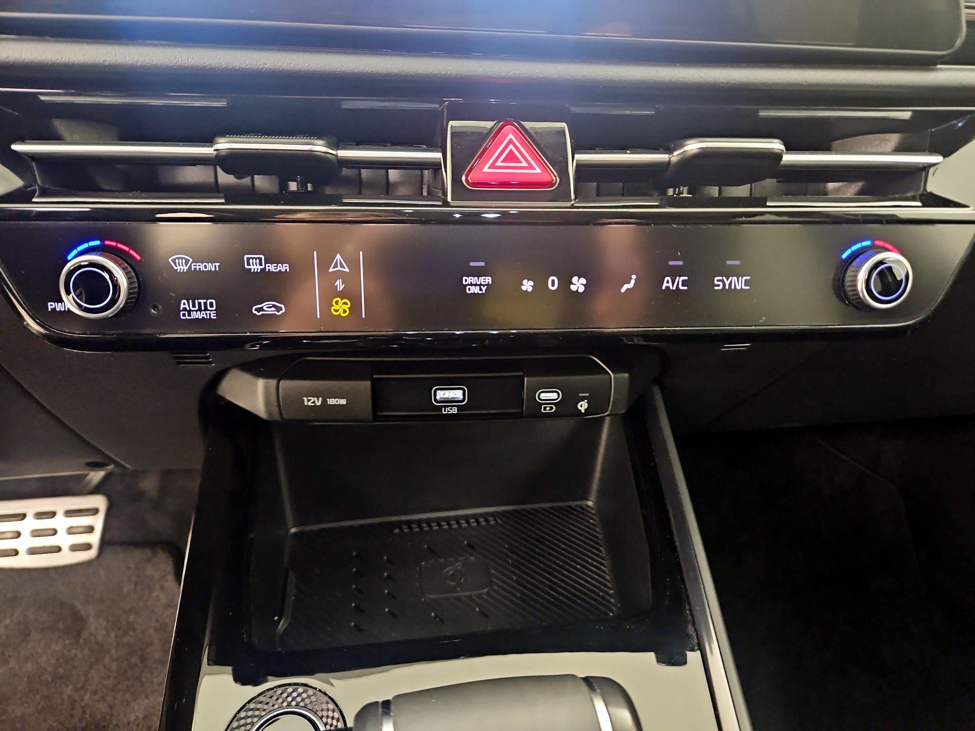 Thumbnail: 2023 Kia Niro - 17