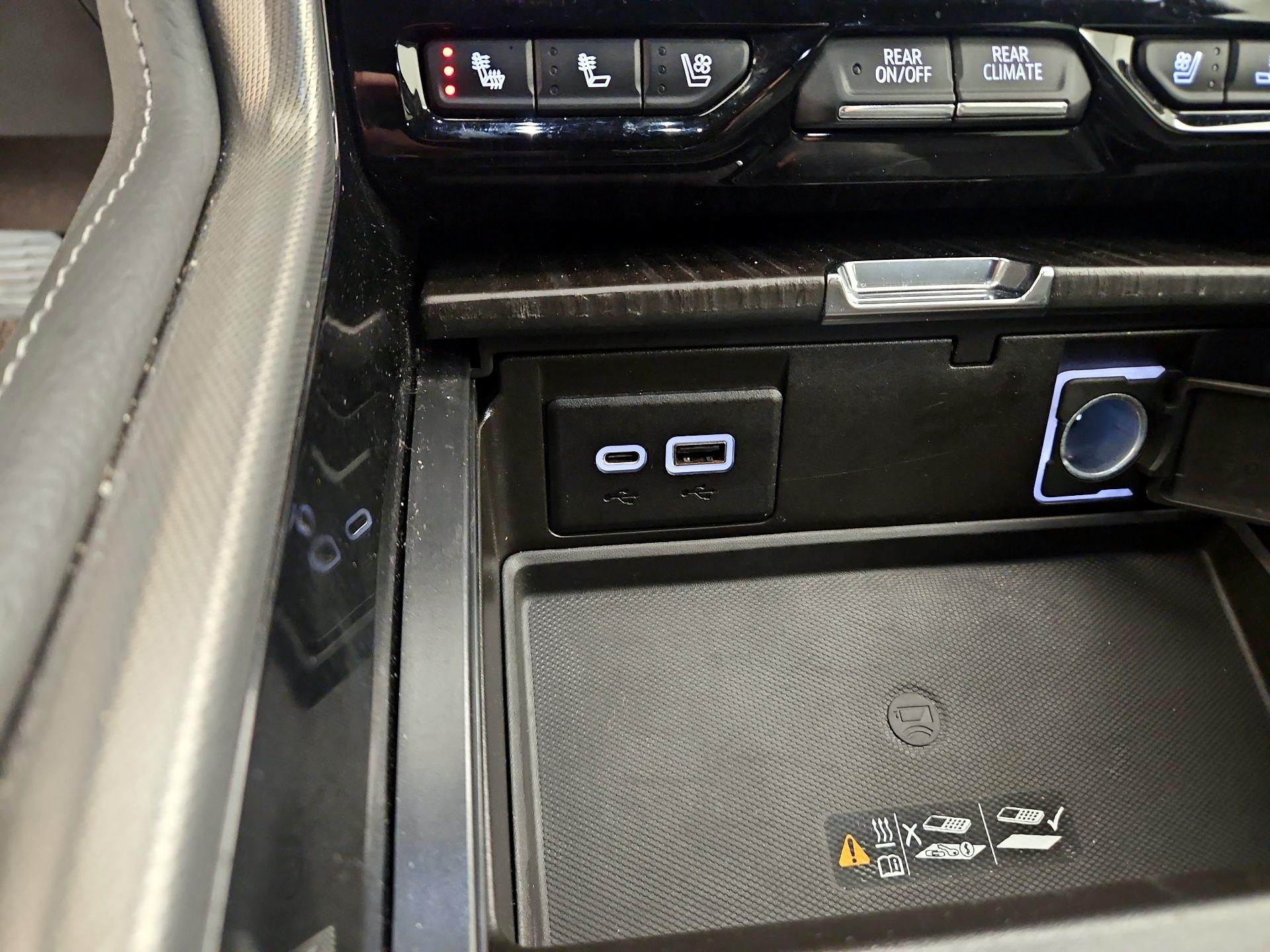 Thumbnail: 2022 GMC Yukon XL - 18