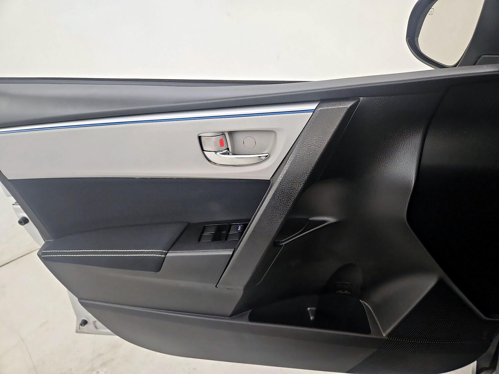 Thumbnail: 2015 Toyota Corolla - 12