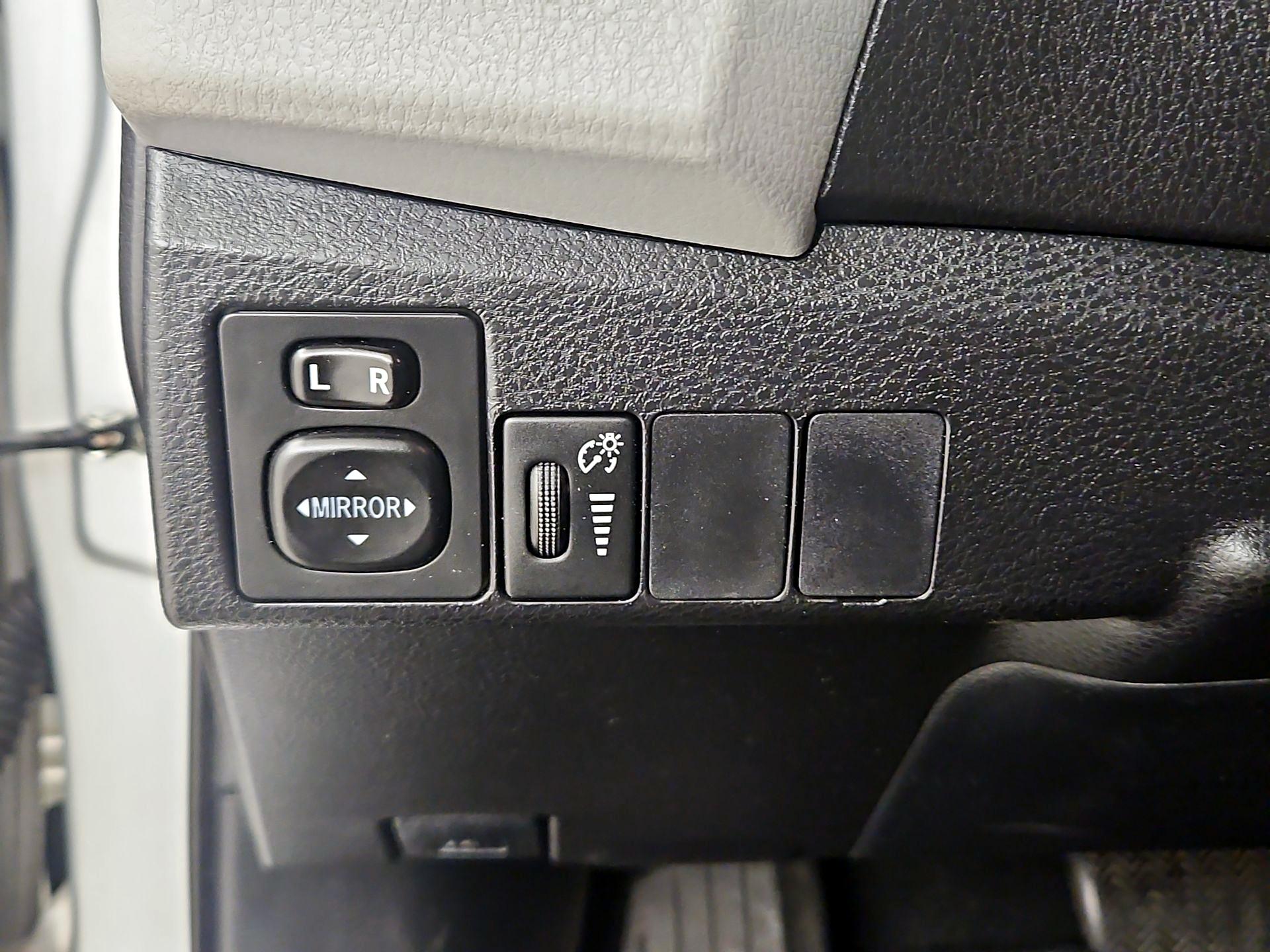 Thumbnail: 2015 Toyota Corolla - 13