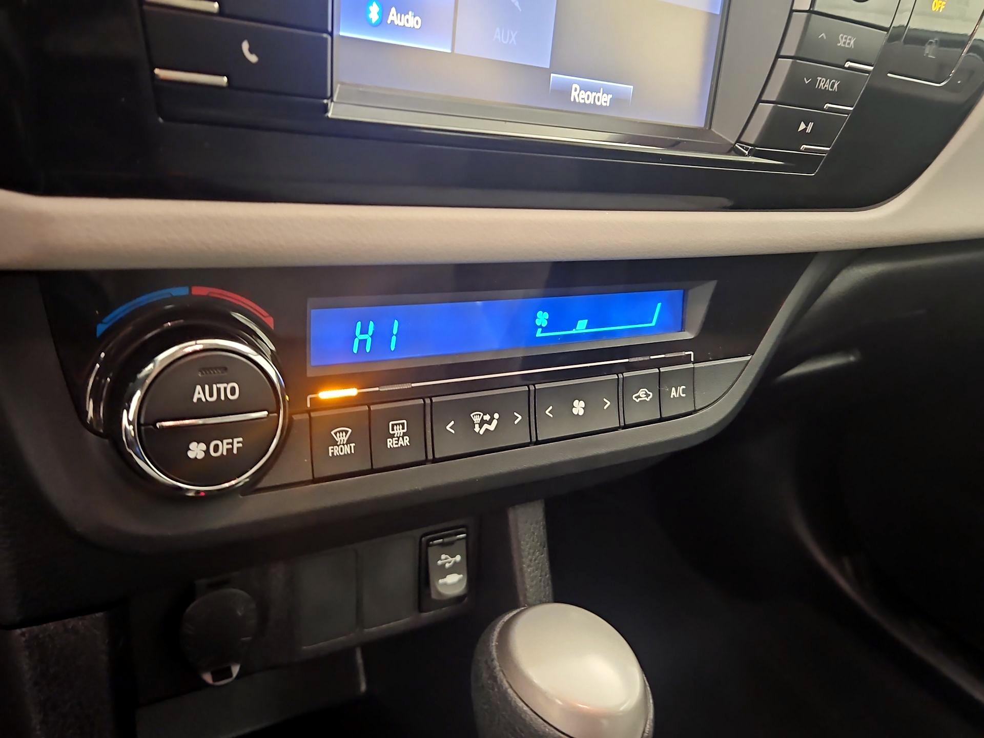 Thumbnail: 2015 Toyota Corolla - 16