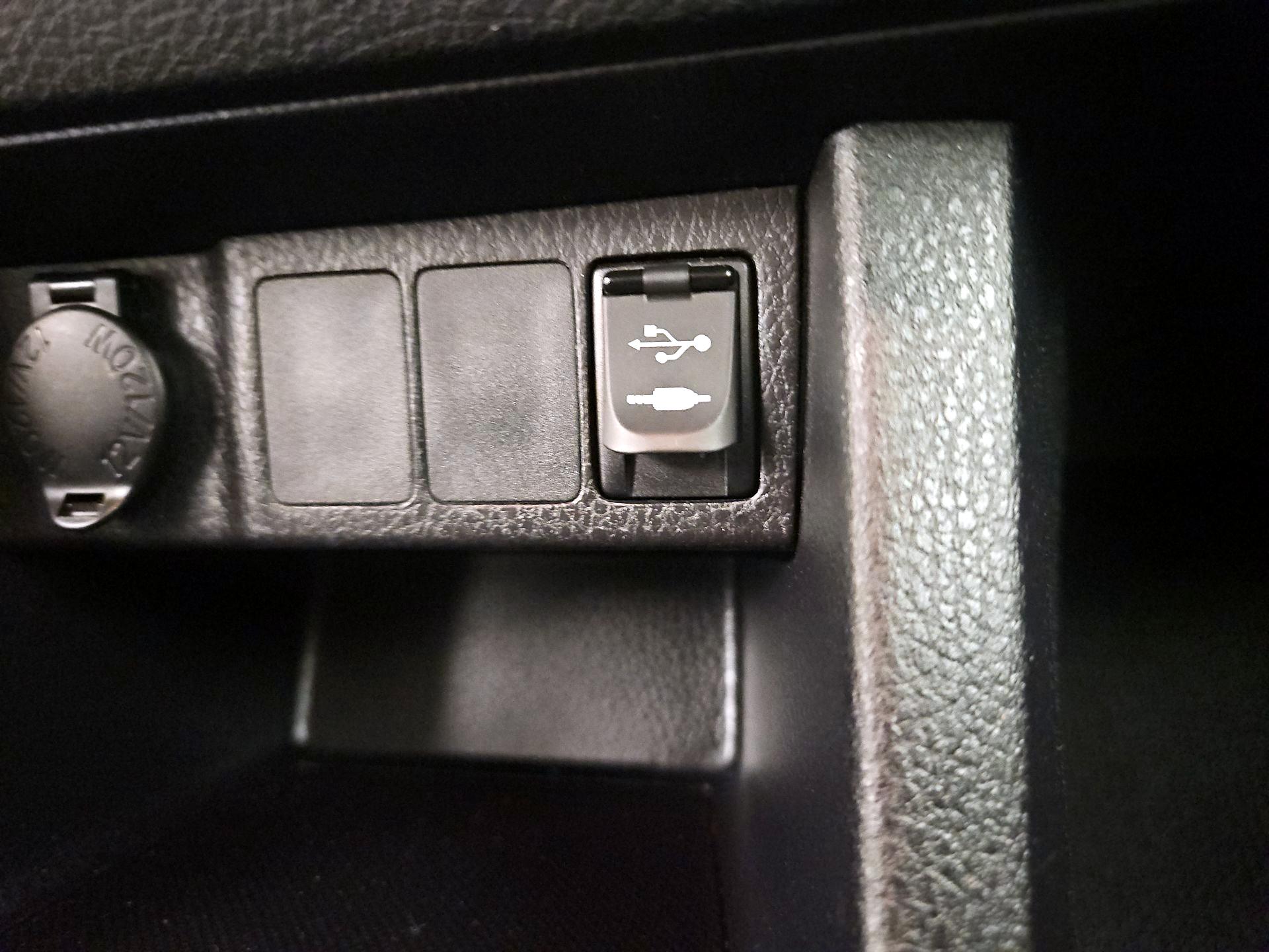 Thumbnail: 2015 Toyota Corolla - 18