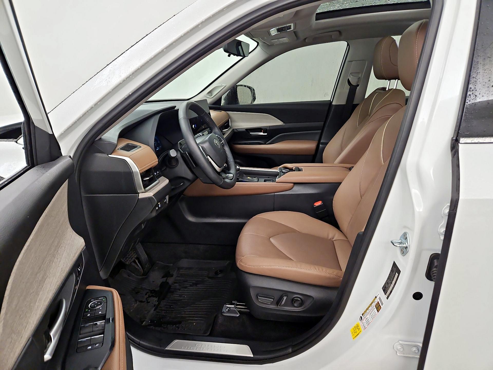 Thumbnail: 2024 Toyota Grand Highlander - 11