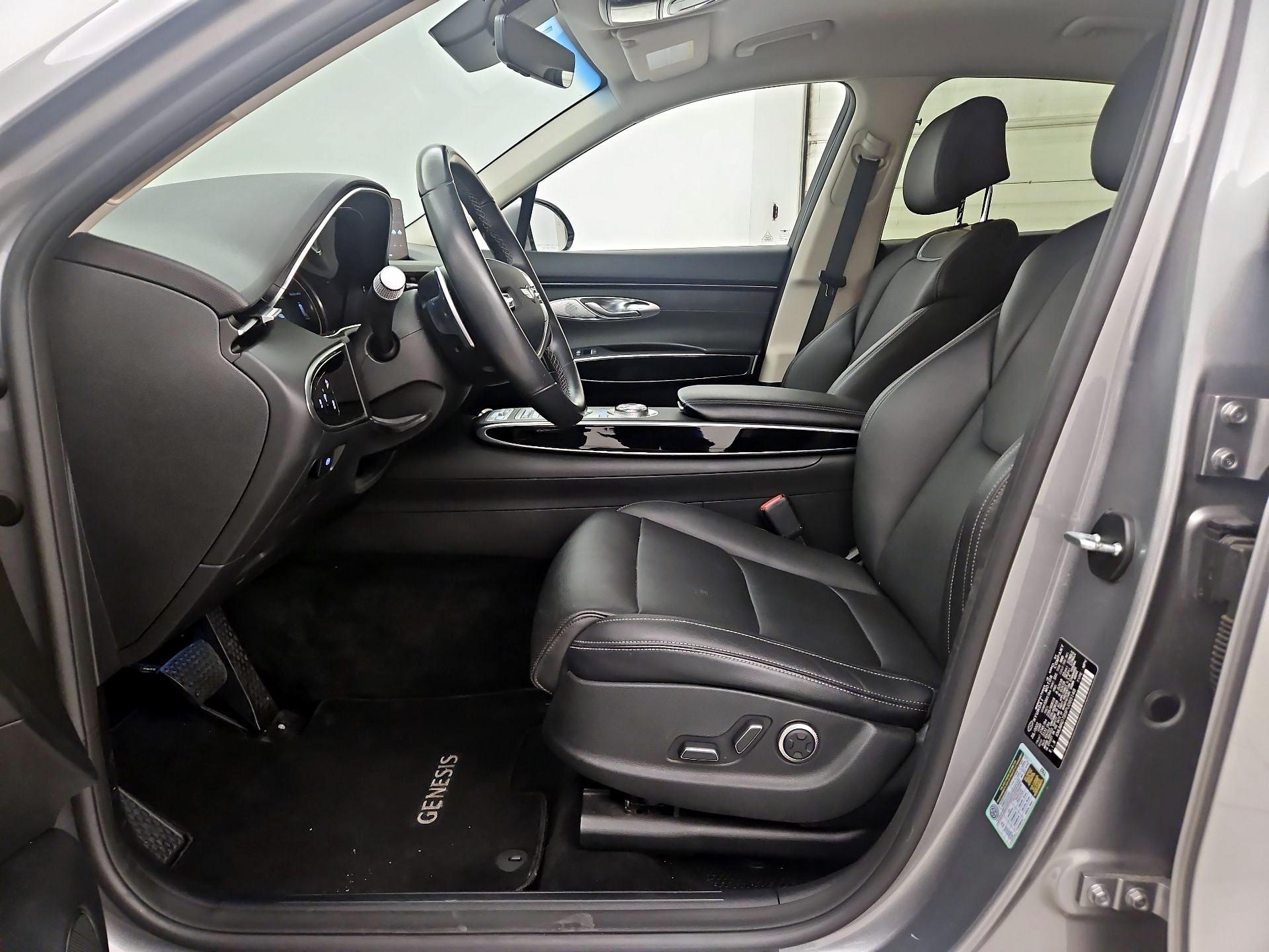 Thumbnail: 2023 Genesis GV70 - 11