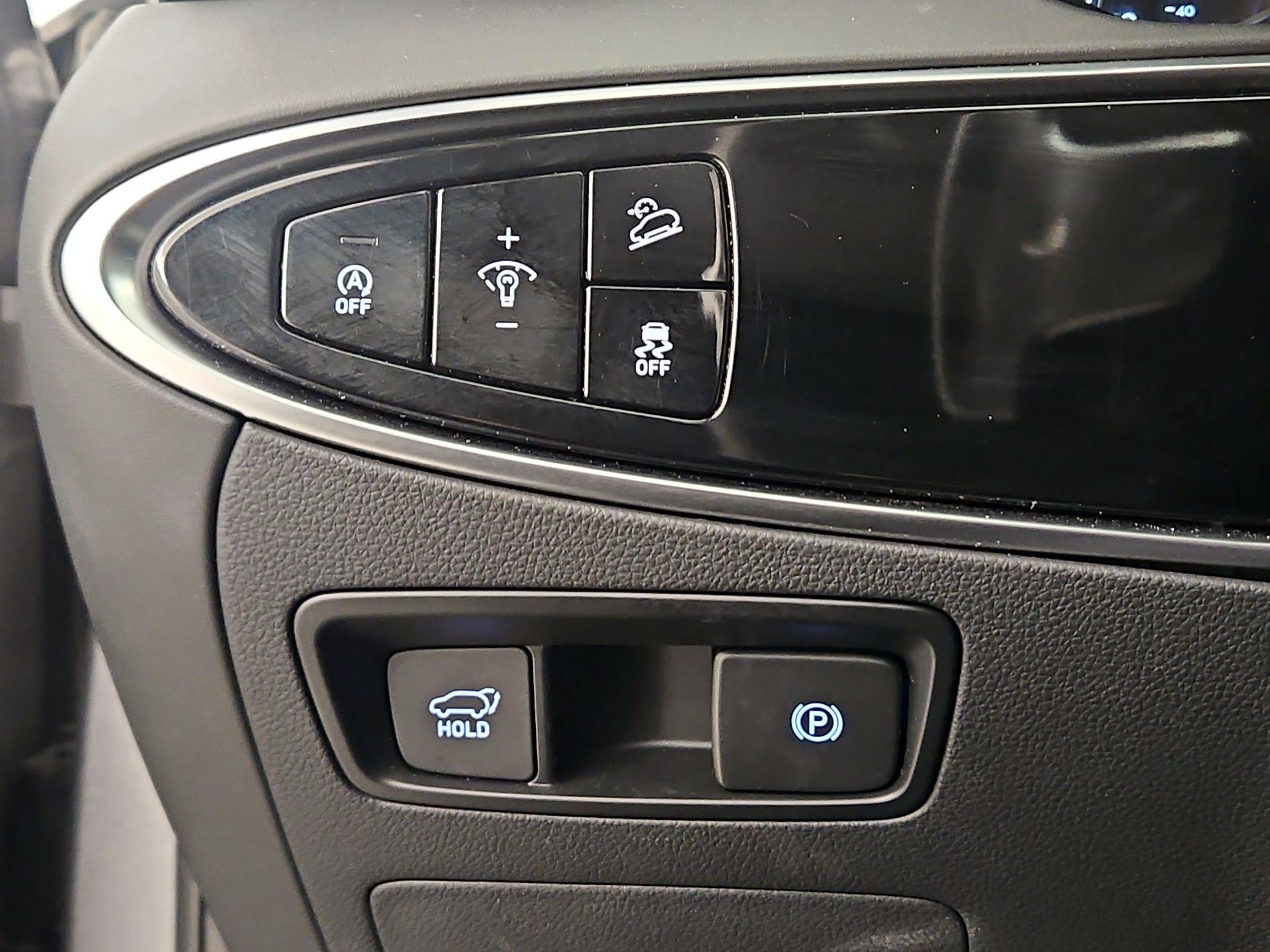 Thumbnail: 2023 Genesis GV70 - 13